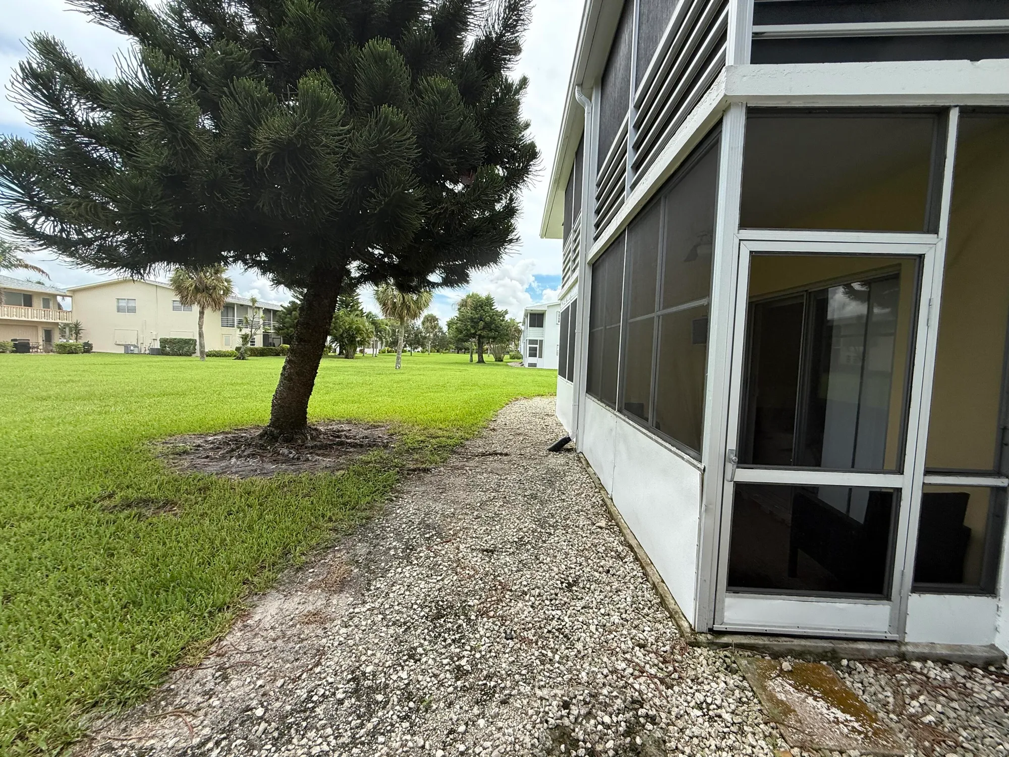 Property Slideshow image 10 of 25 | 75 salisbury d, West Palm Beach, FL, 33417