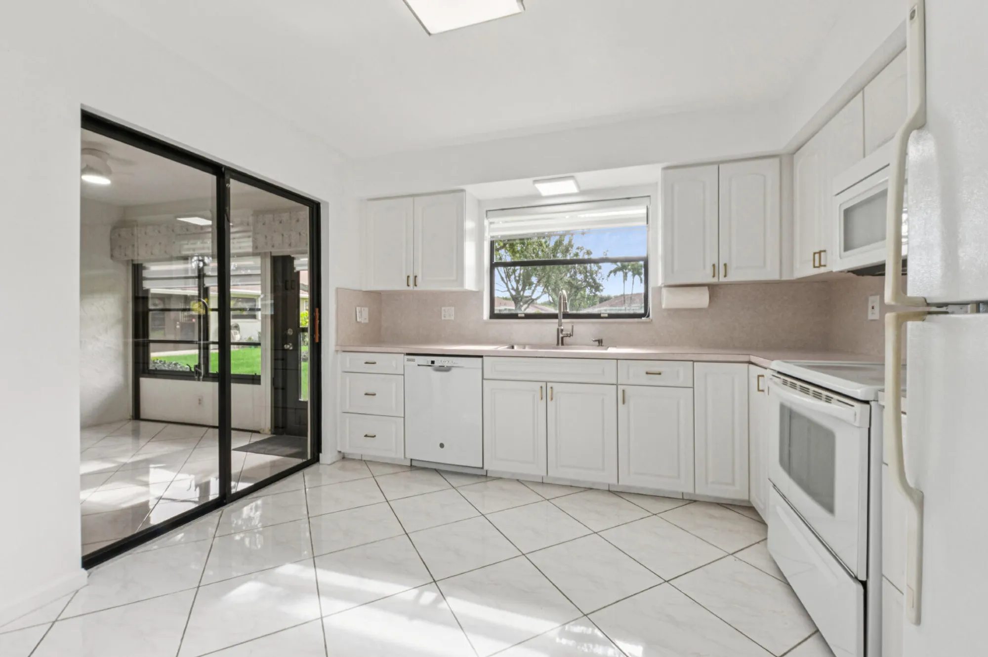 Property Slideshow image 8 of 17 | 9750 tabebuia tree dr a, Boynton Beach, FL, 33436
