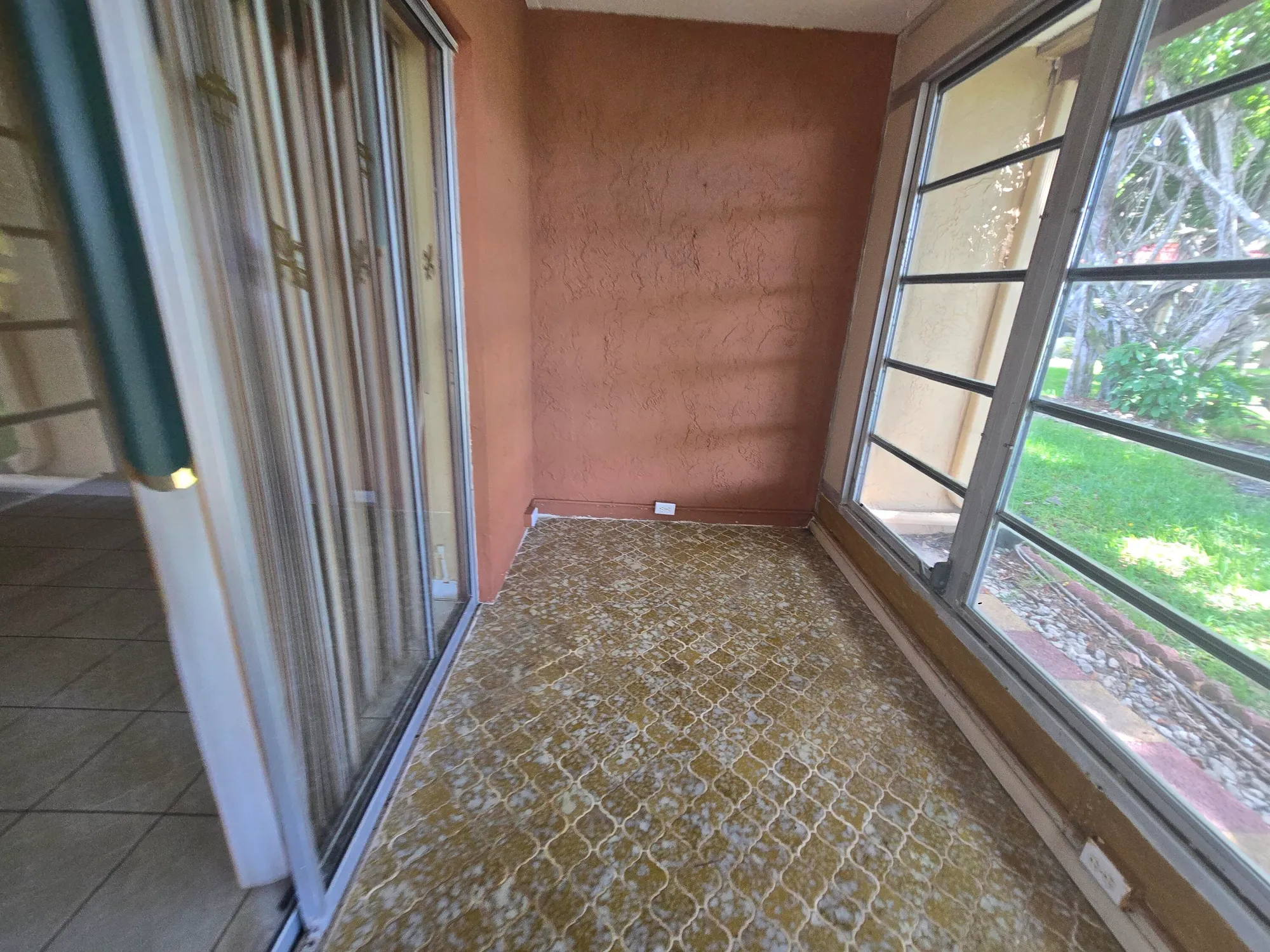 Property Slideshow image 16 of 21 | 102 lake anne dr, West Palm Beach, FL, 33411