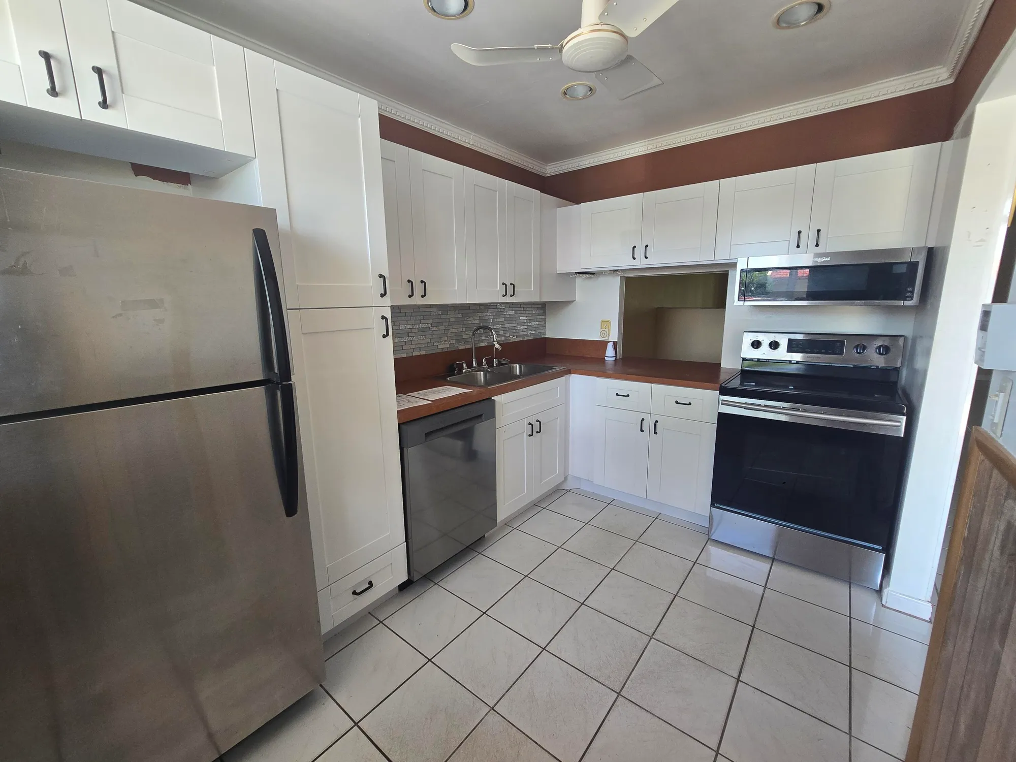 Property Slideshow image 4 of 21 | 102 lake anne dr, West Palm Beach, FL, 33411