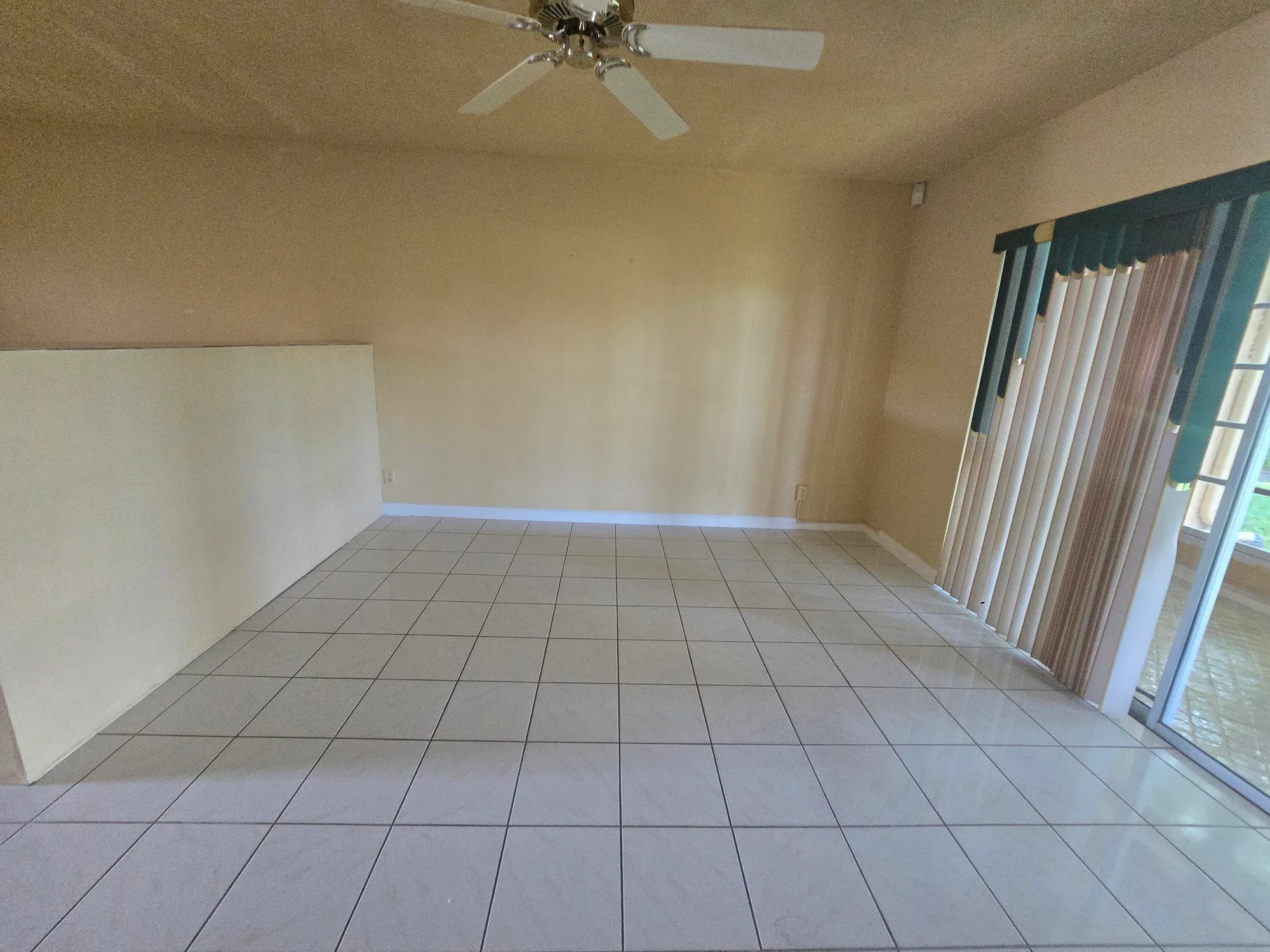 Property Slideshow image 7 of 21 | 102 lake anne dr, West Palm Beach, FL, 33411