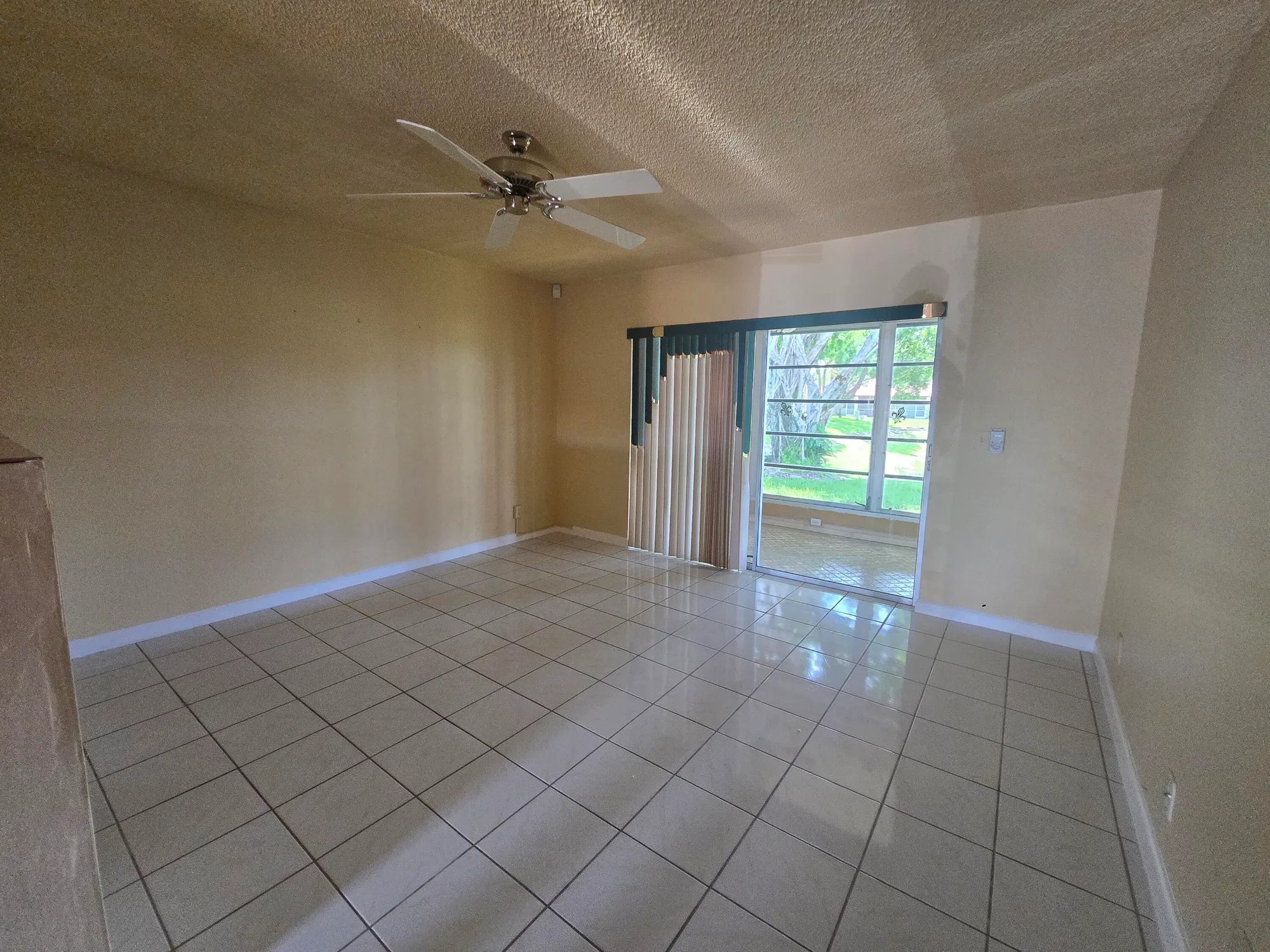 Property Slideshow image 8 of 21 | 102 lake anne dr, West Palm Beach, FL, 33411