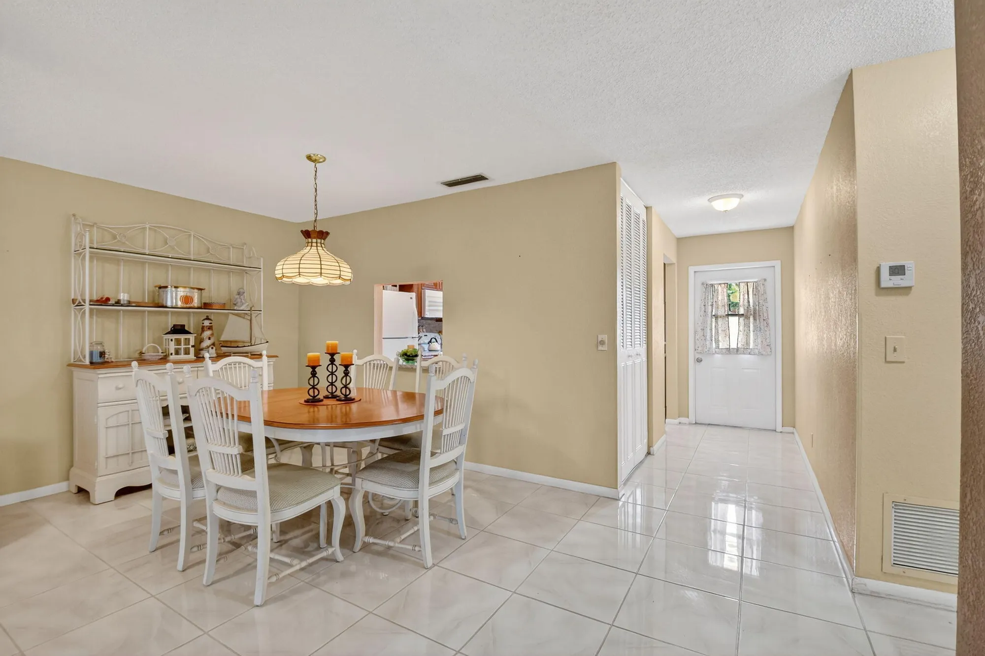 Property Slideshow image 5 of 53 | 676 laconia cr b, Lake Worth, FL, 33467