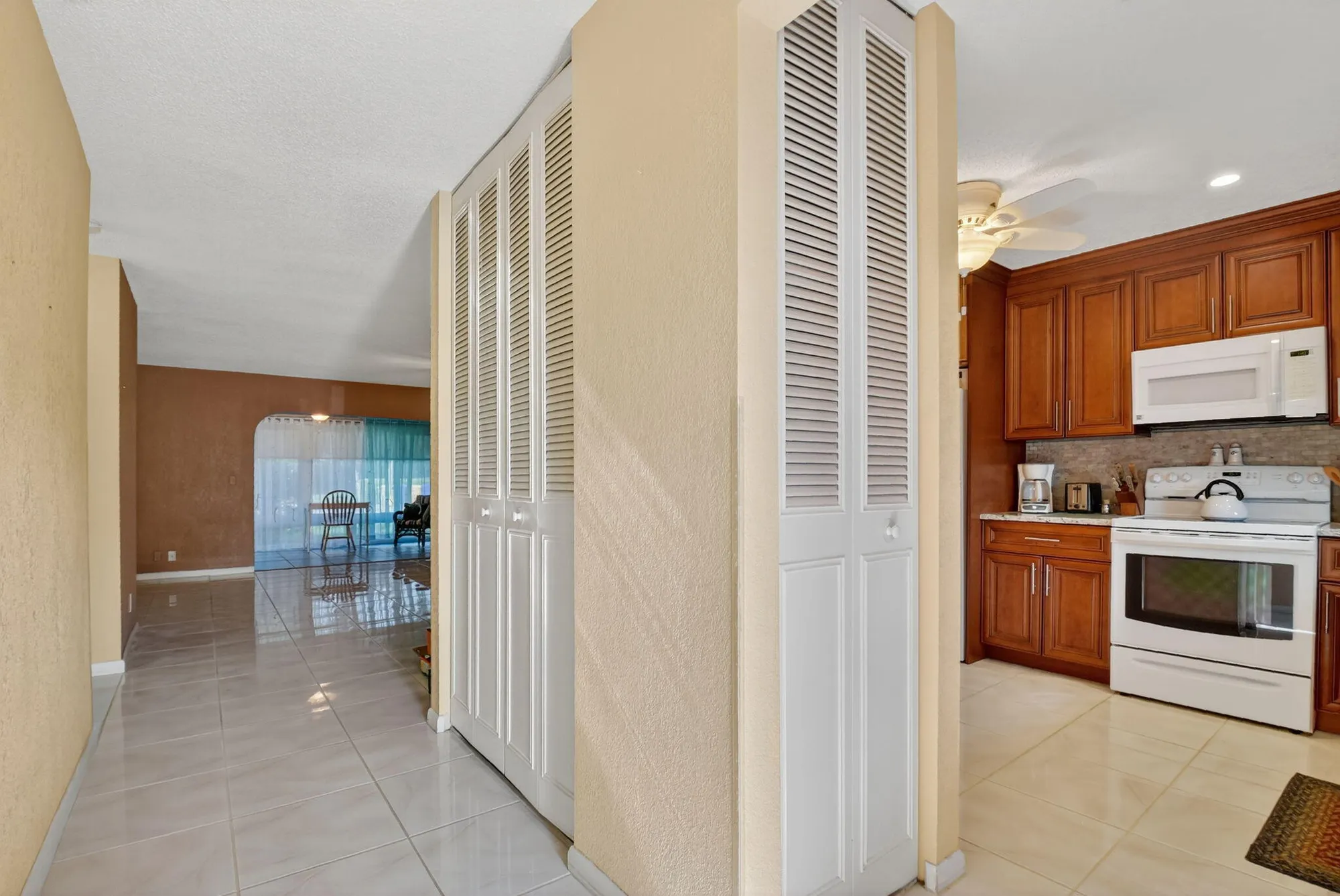 Property Slideshow image 6 of 53 | 676 laconia cr b, Lake Worth, FL, 33467