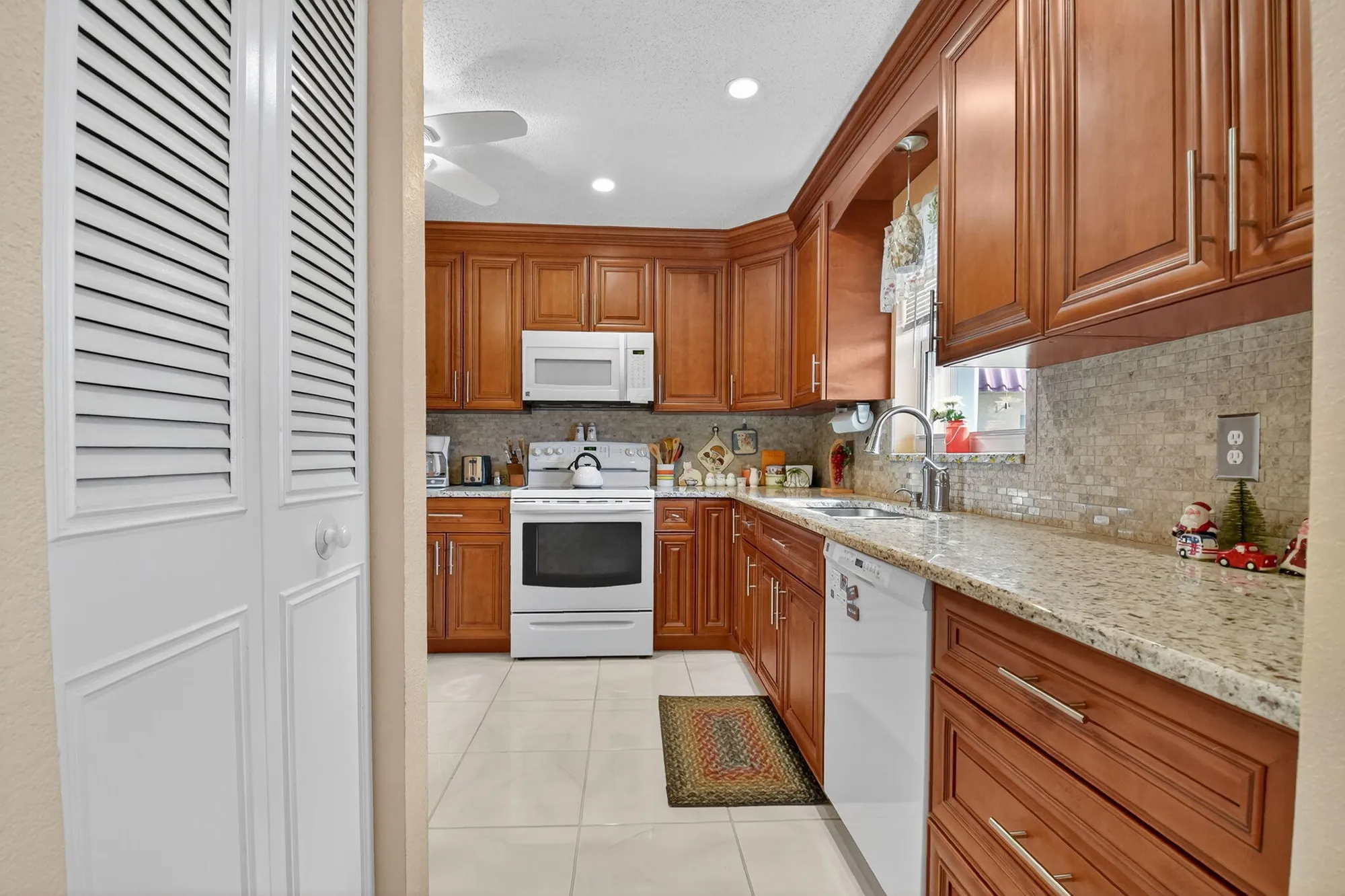 Property Slideshow image 7 of 53 | 676 laconia cr b, Lake Worth, FL, 33467