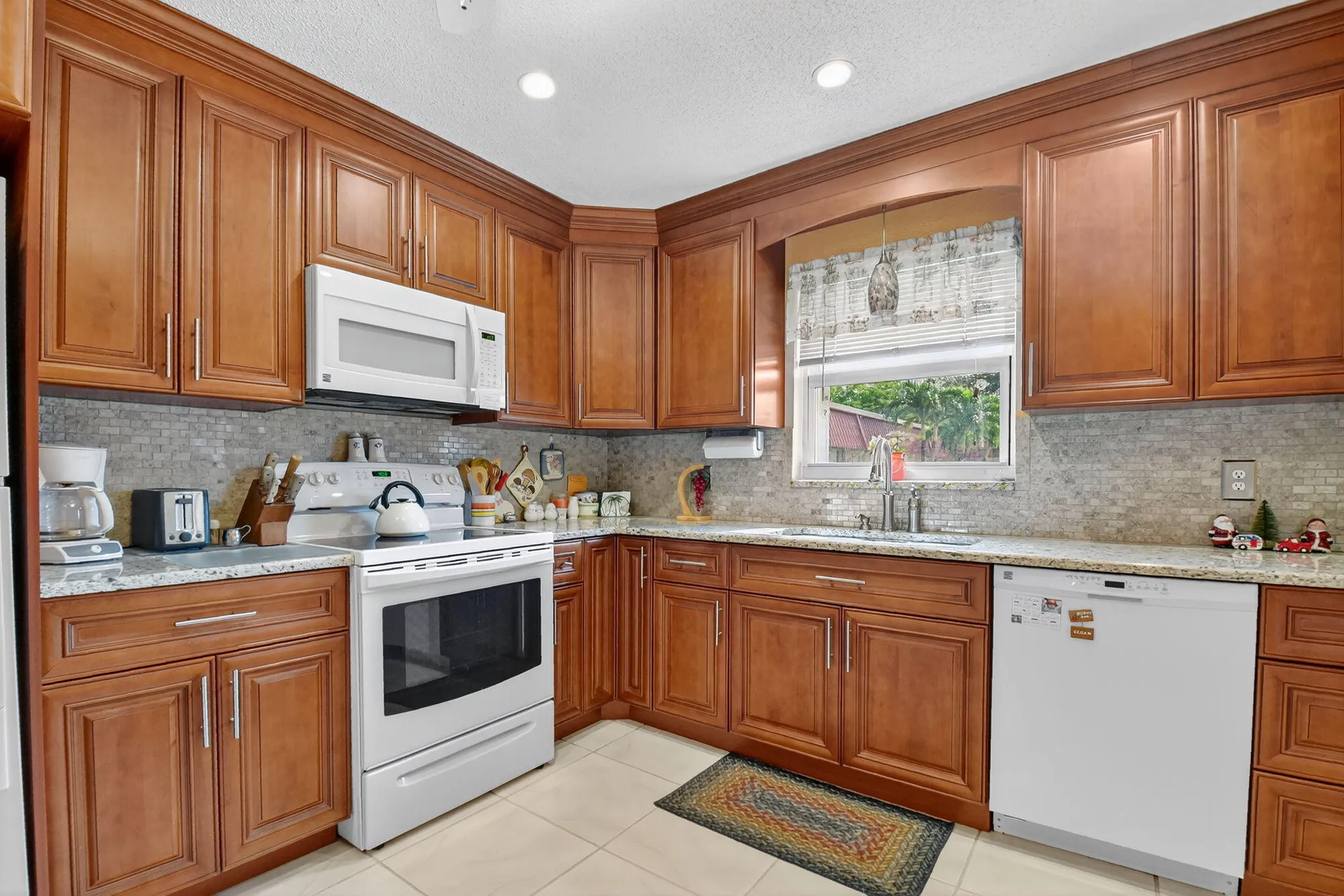 Property Slideshow image 9 of 53 | 676 laconia cr b, Lake Worth, FL, 33467