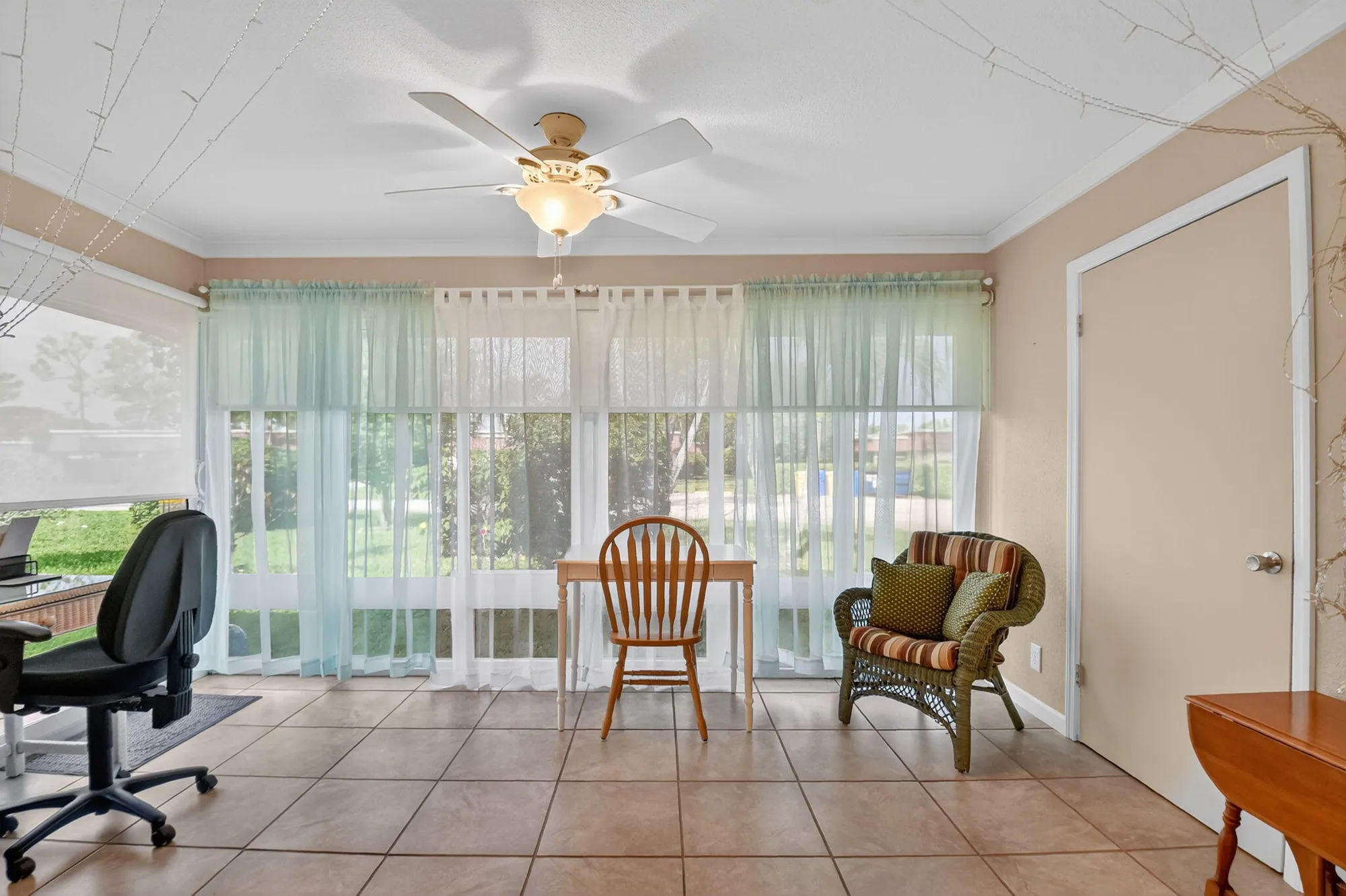 Property Slideshow image 19 of 53 | 676 laconia cr b, Lake Worth, FL, 33467