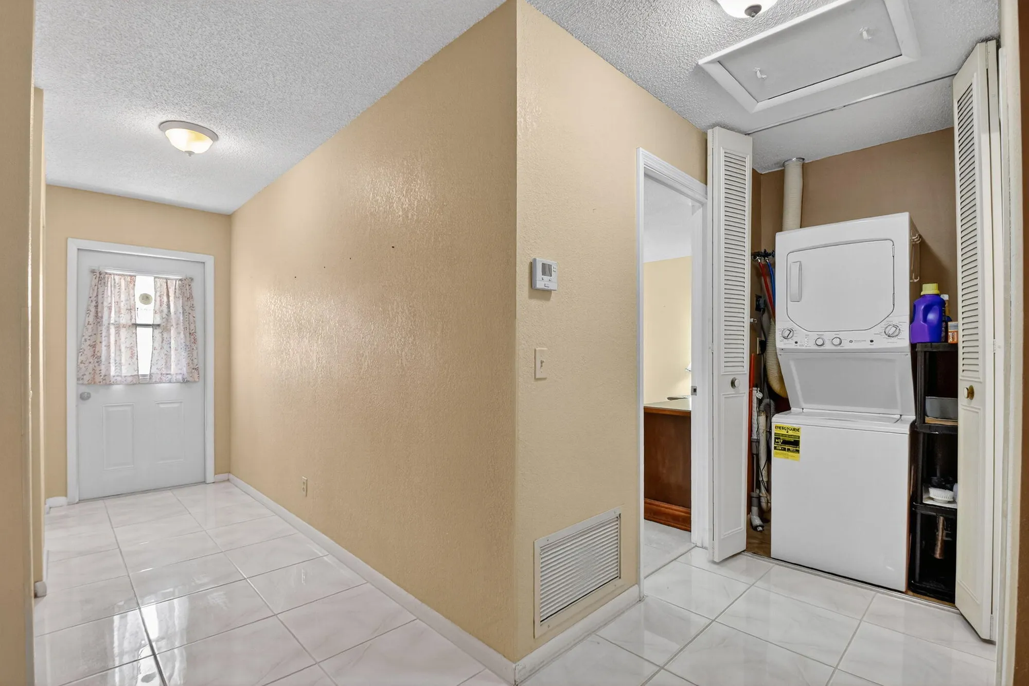 Property Slideshow image 22 of 53 | 676 laconia cr b, Lake Worth, FL, 33467