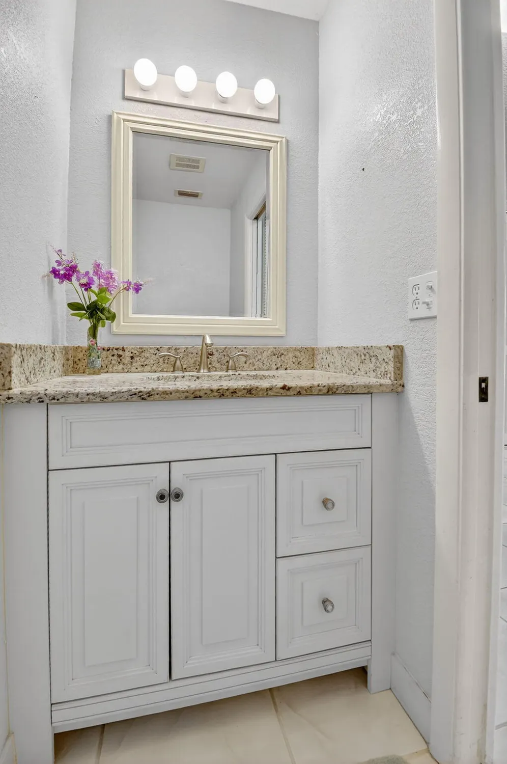 Property Slideshow image 26 of 53 | 676 laconia cr b, Lake Worth, FL, 33467