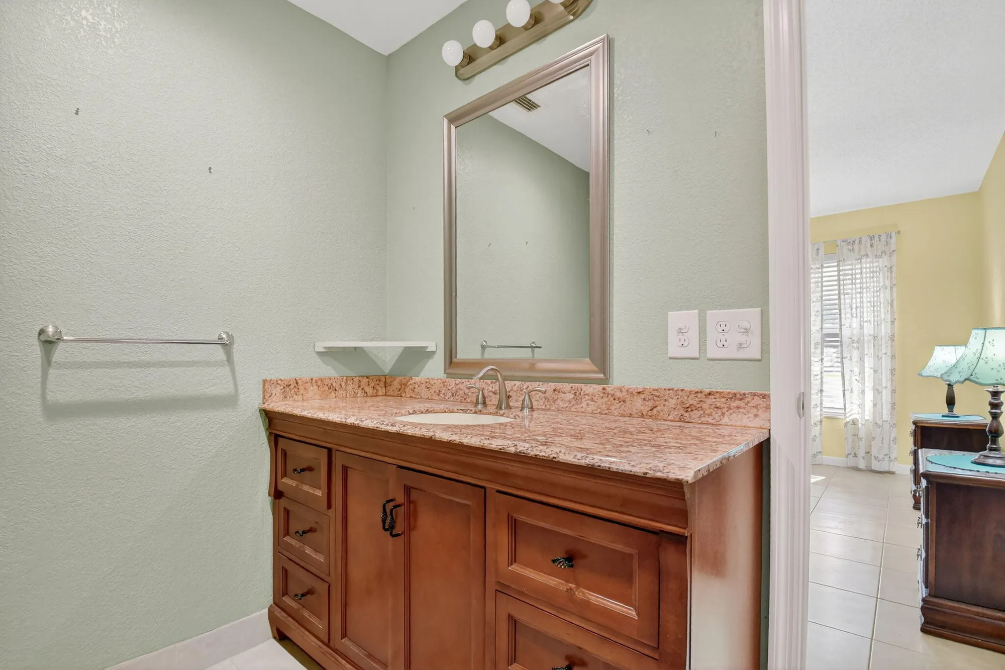 Property Slideshow image 31 of 53 | 676 laconia cr b, Lake Worth, FL, 33467
