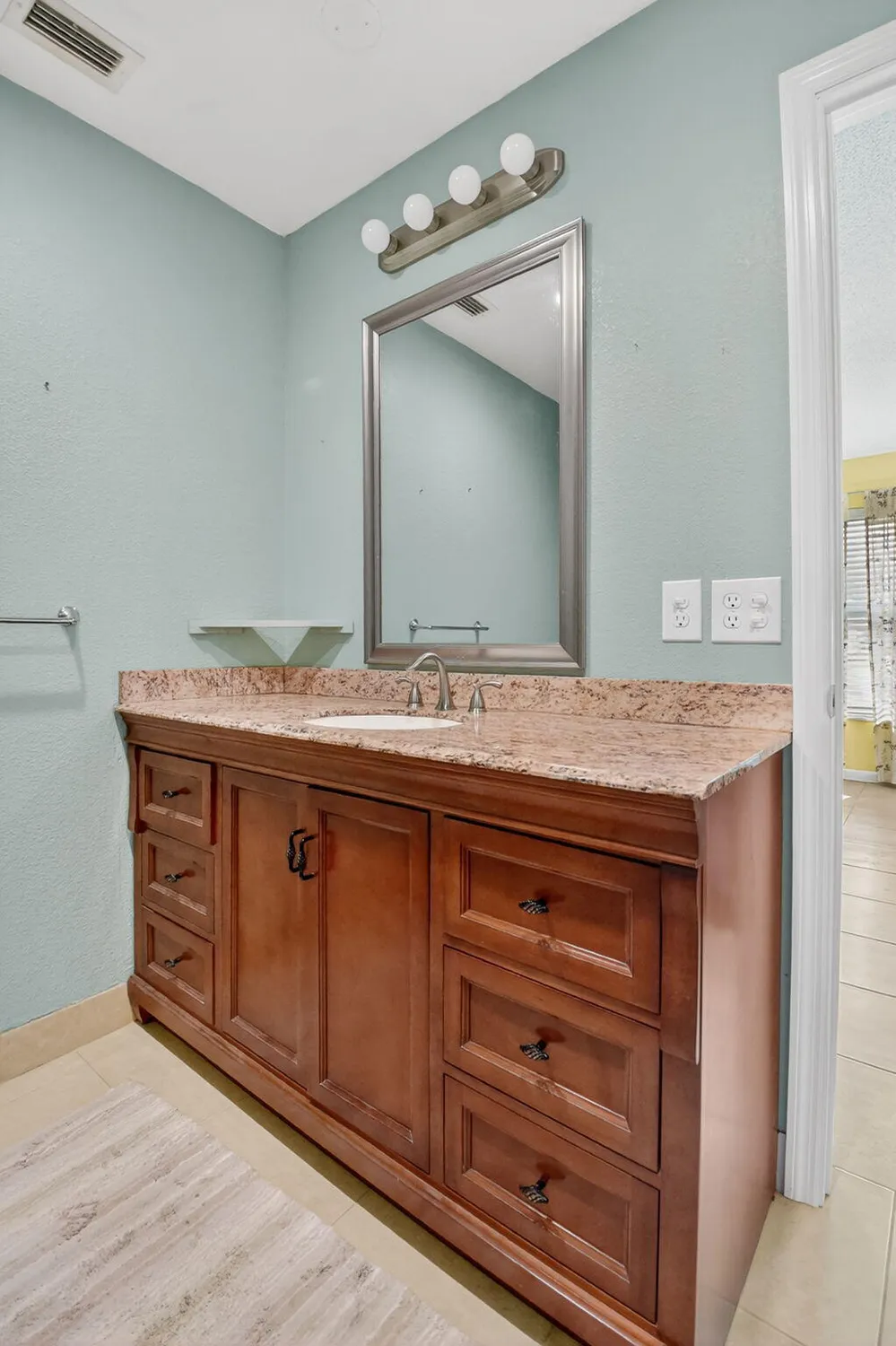 Property Slideshow image 33 of 53 | 676 laconia cr b, Lake Worth, FL, 33467