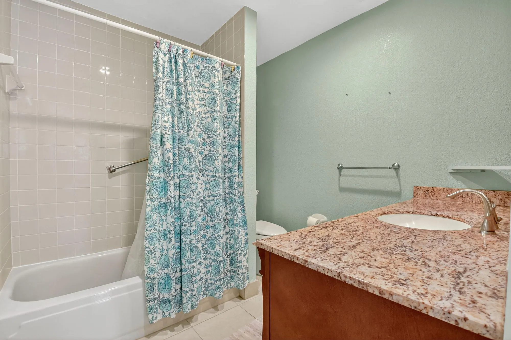 Property Slideshow image 32 of 53 | 676 laconia cr b, Lake Worth, FL, 33467