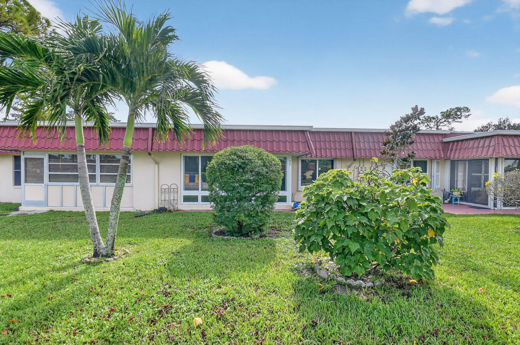 Property Slideshow image 37 of 53 | 676 laconia cr b, Lake Worth, FL, 33467