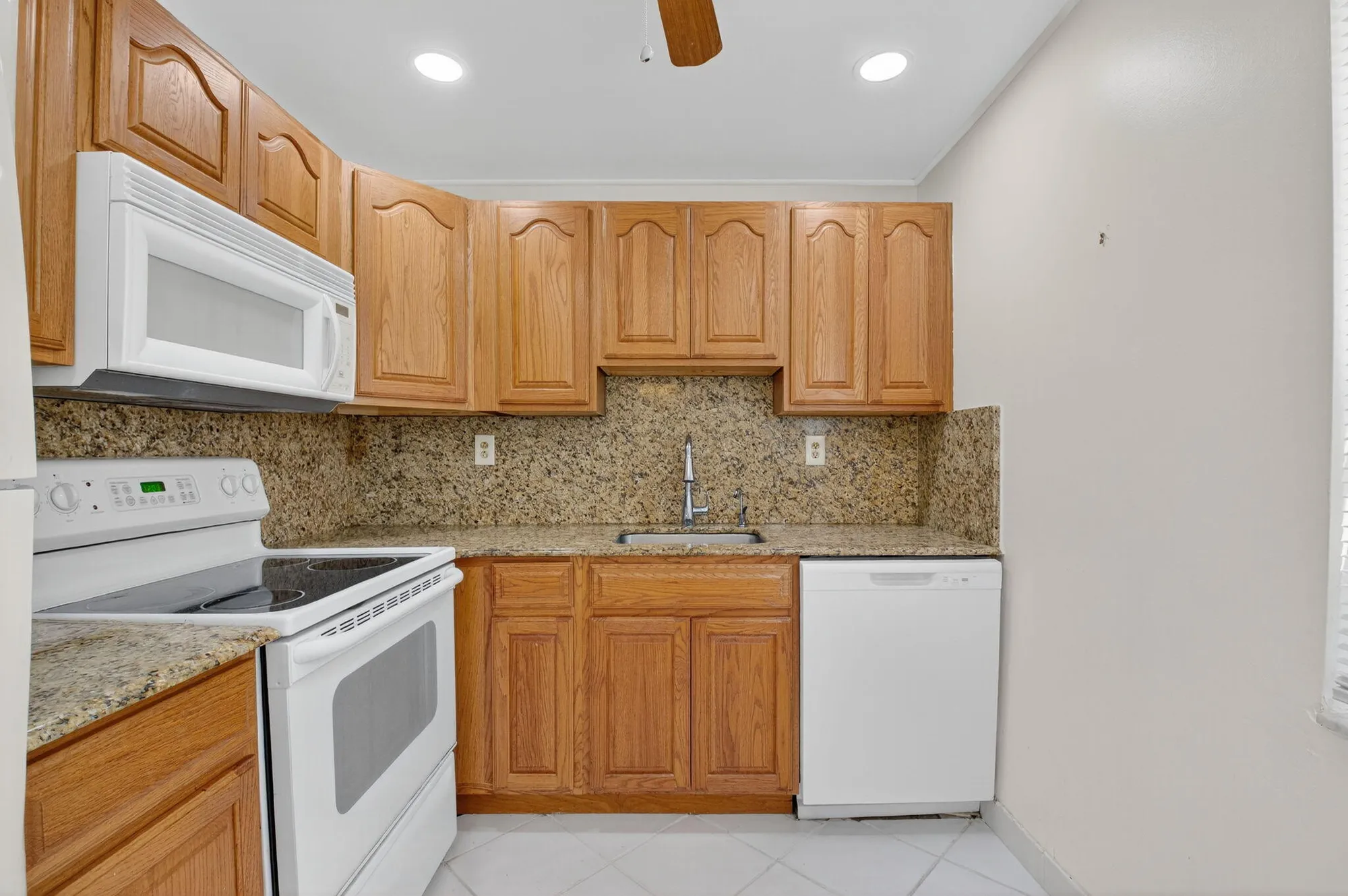 Property Slideshow image 21 of 41 | 826 normandy r, Delray Beach, FL, 33484