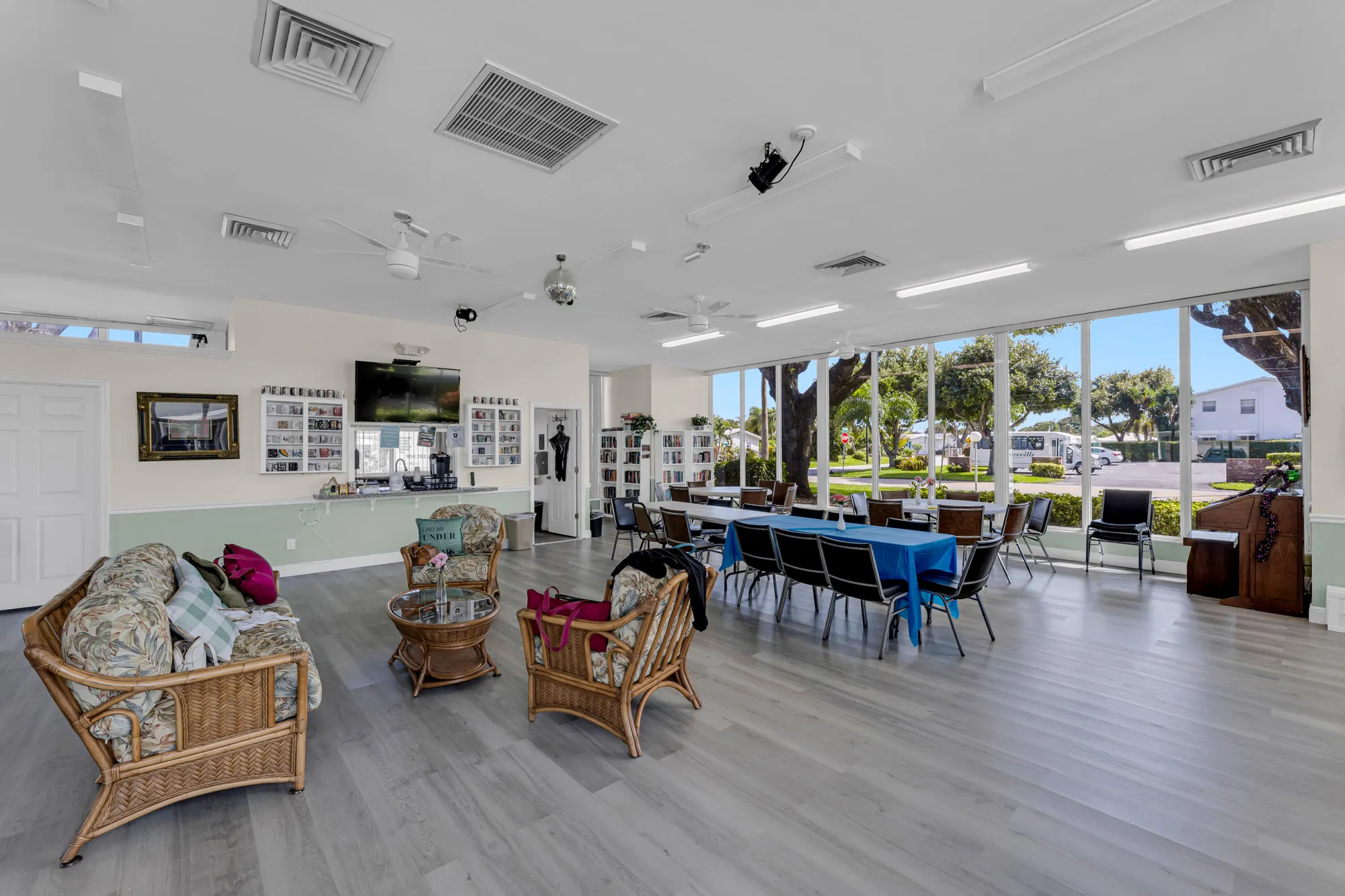 Property Slideshow image 43 of 63 | 251 s golf blvd 287, Pompano Beach, FL, 33064
