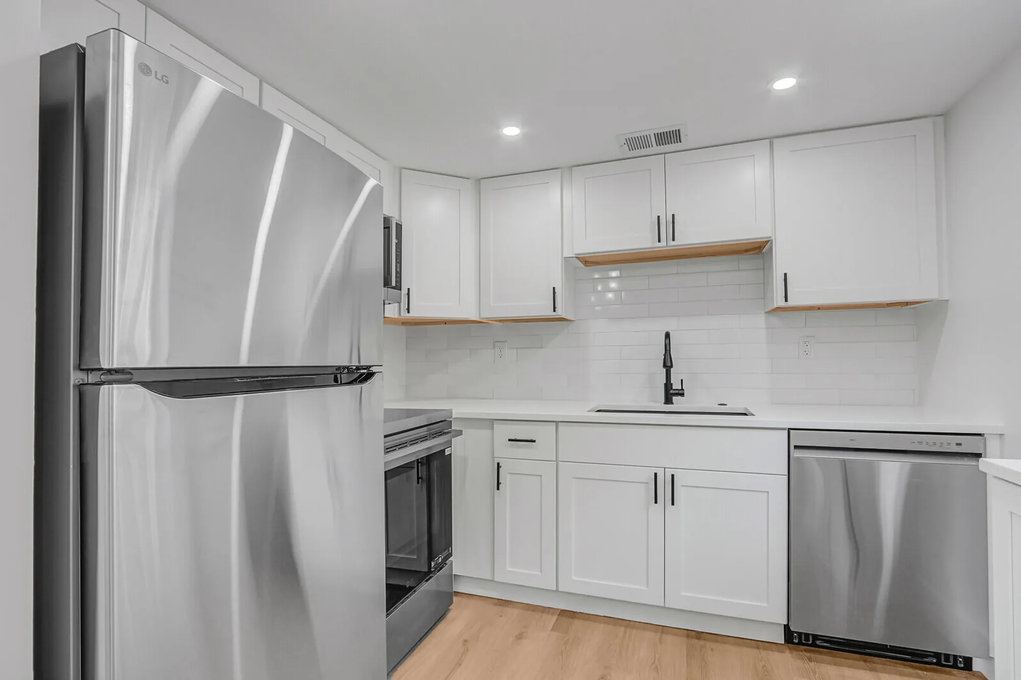 Property Slideshow image 7 of 37 | 2929 se ocean blvd e1, Stuart, FL, 34996