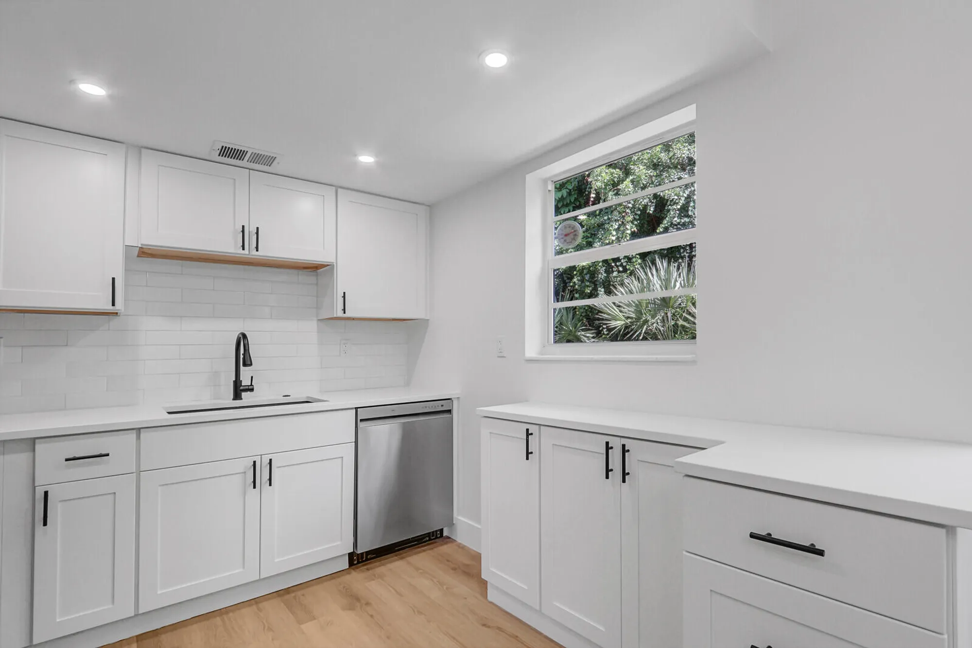 Property Slideshow image 6 of 37 | 2929 se ocean blvd e1, Stuart, FL, 34996