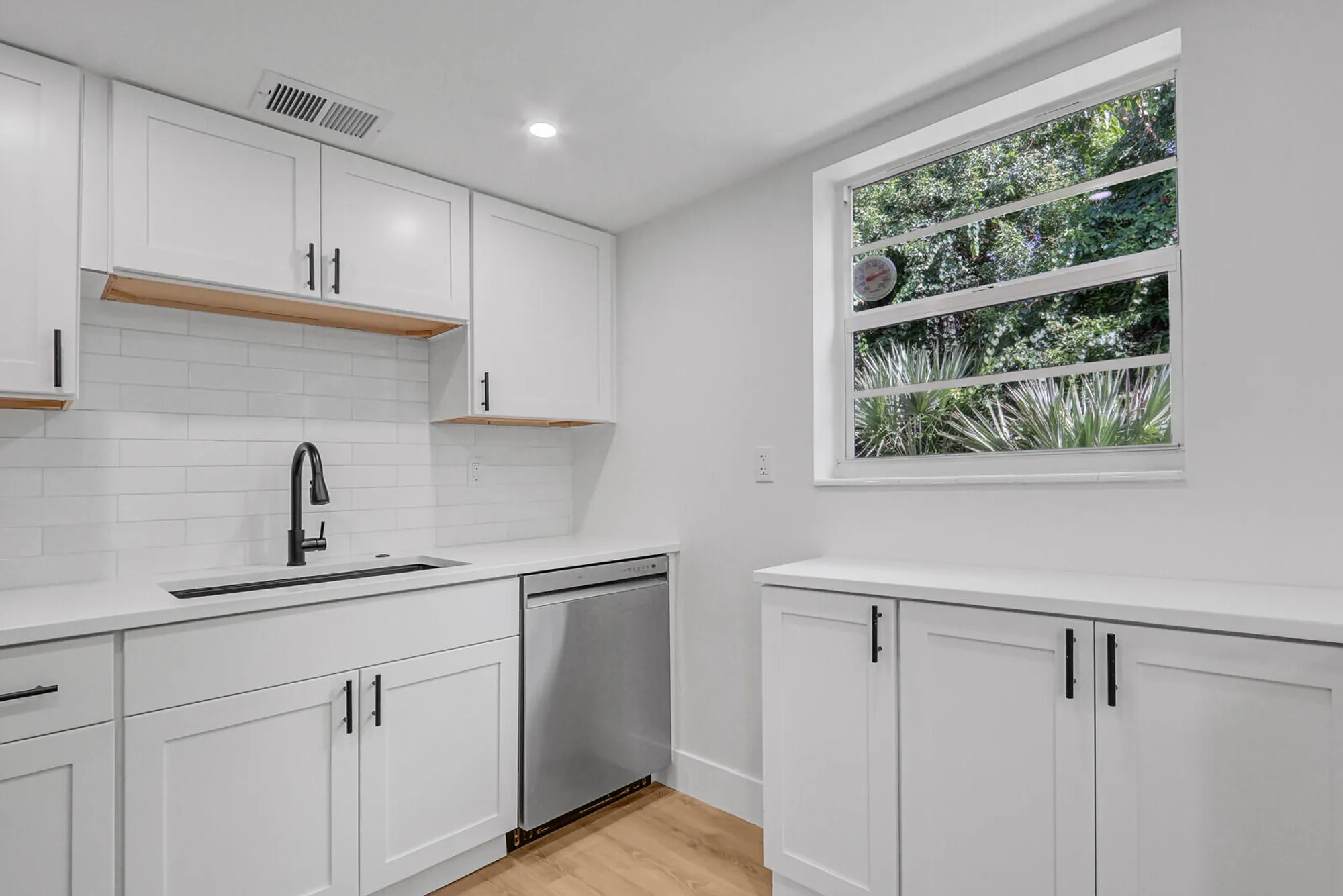 Property Slideshow image 9 of 37 | 2929 se ocean blvd e1, Stuart, FL, 34996