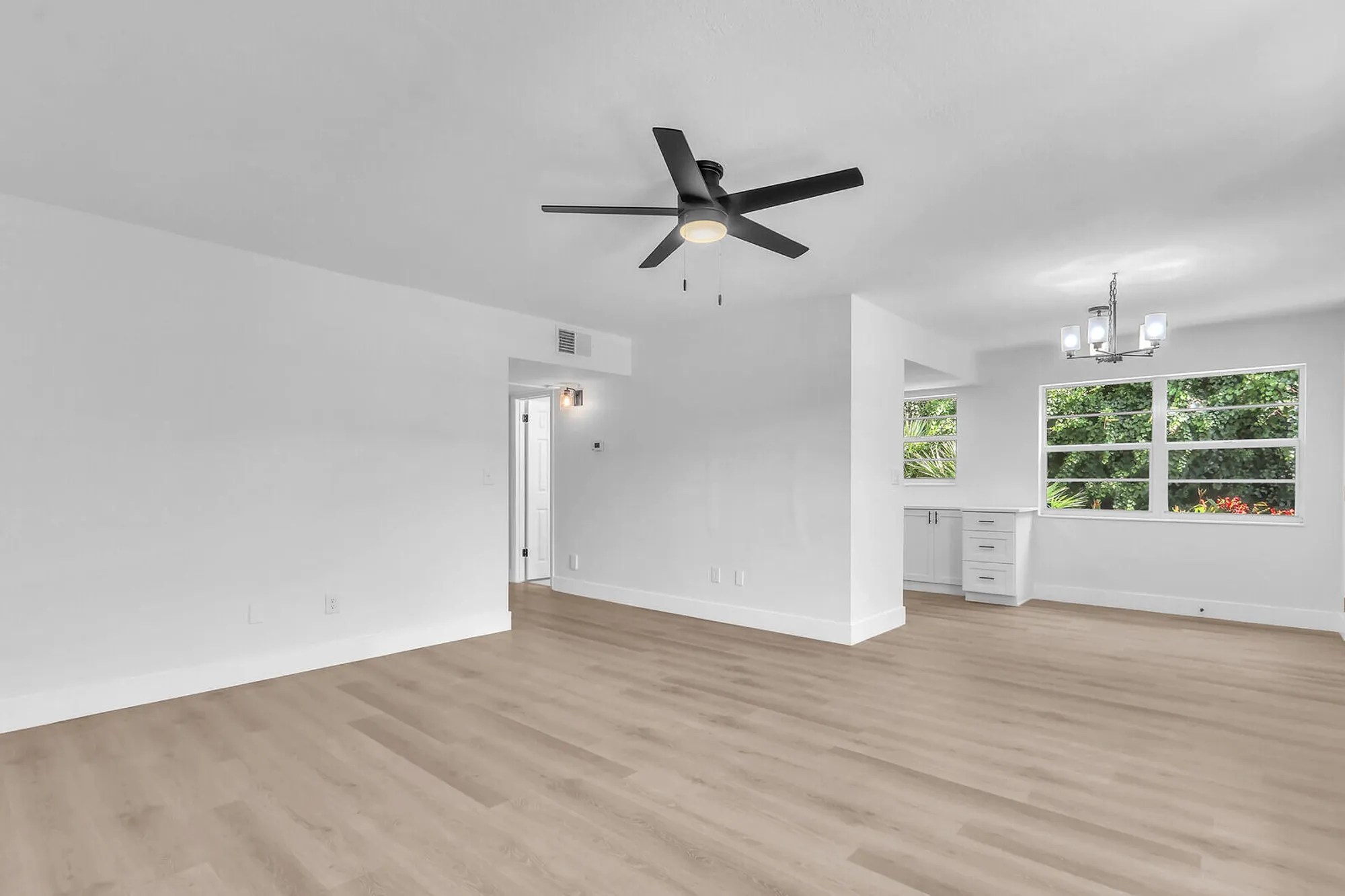 Property Slideshow image 12 of 37 | 2929 se ocean blvd e1, Stuart, FL, 34996