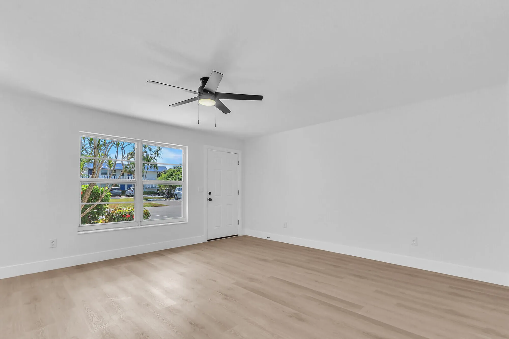 Property Slideshow image 14 of 37 | 2929 se ocean blvd e1, Stuart, FL, 34996