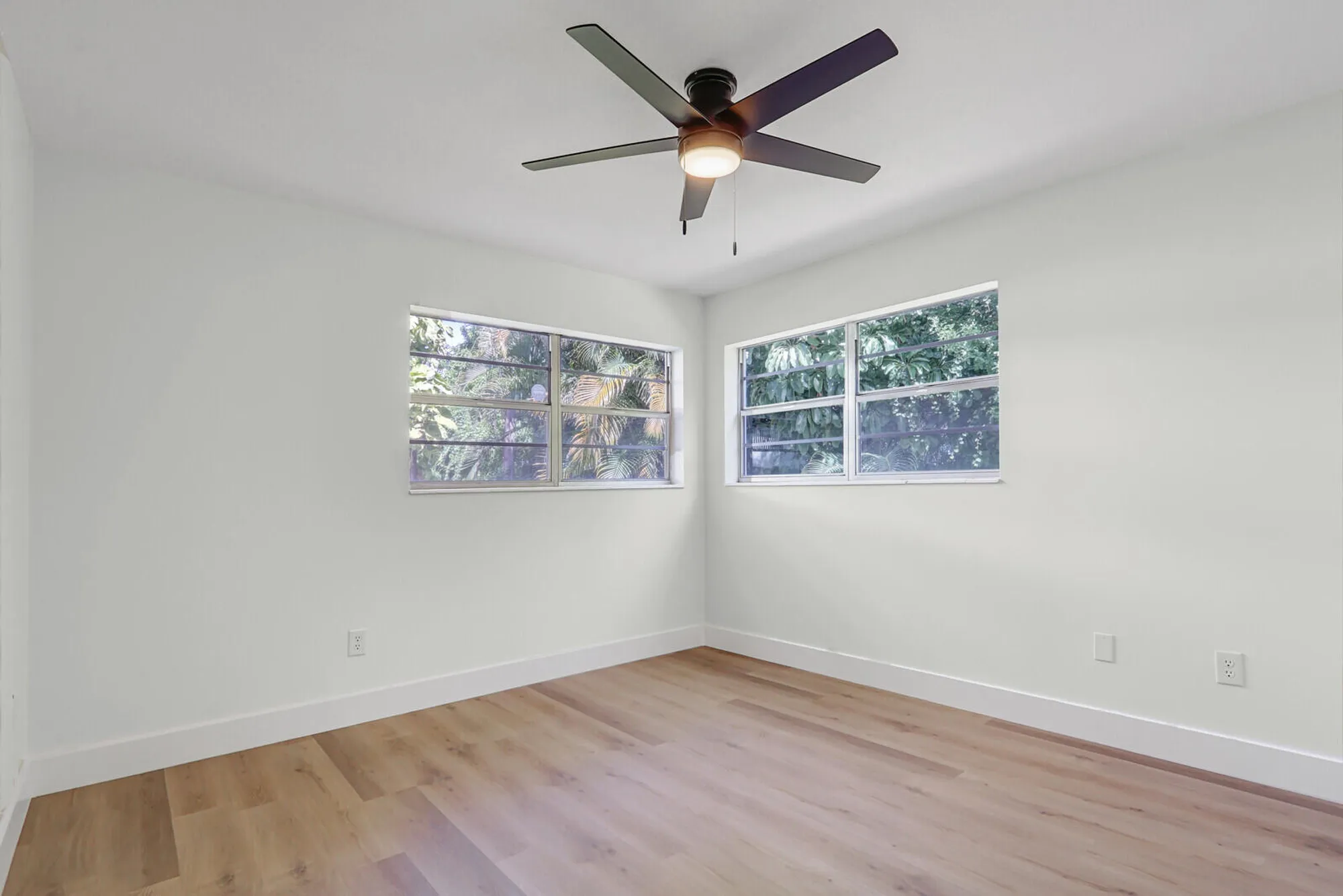 Property Slideshow image 16 of 37 | 2929 se ocean blvd e1, Stuart, FL, 34996