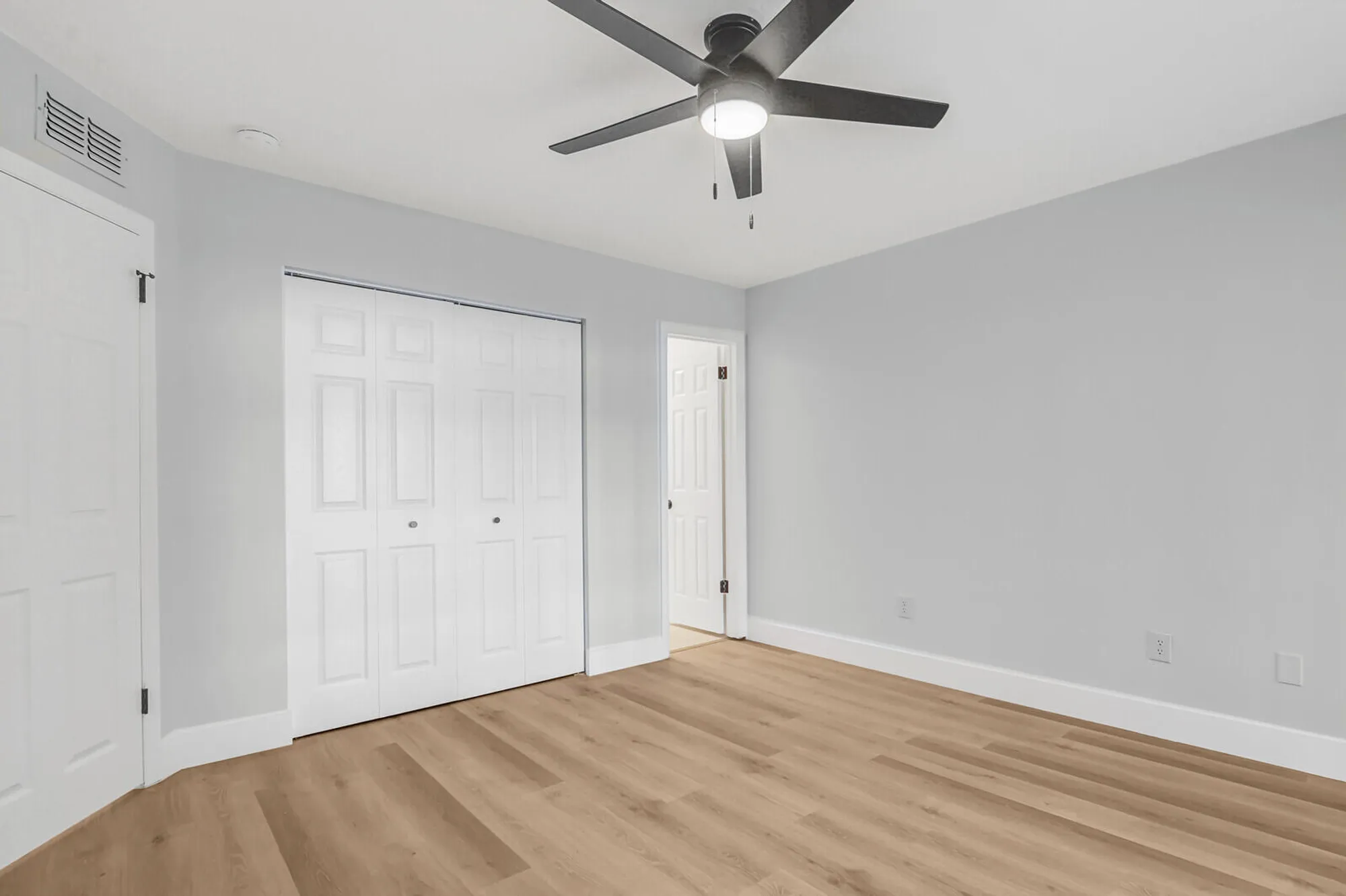 Property Slideshow image 19 of 37 | 2929 se ocean blvd e1, Stuart, FL, 34996