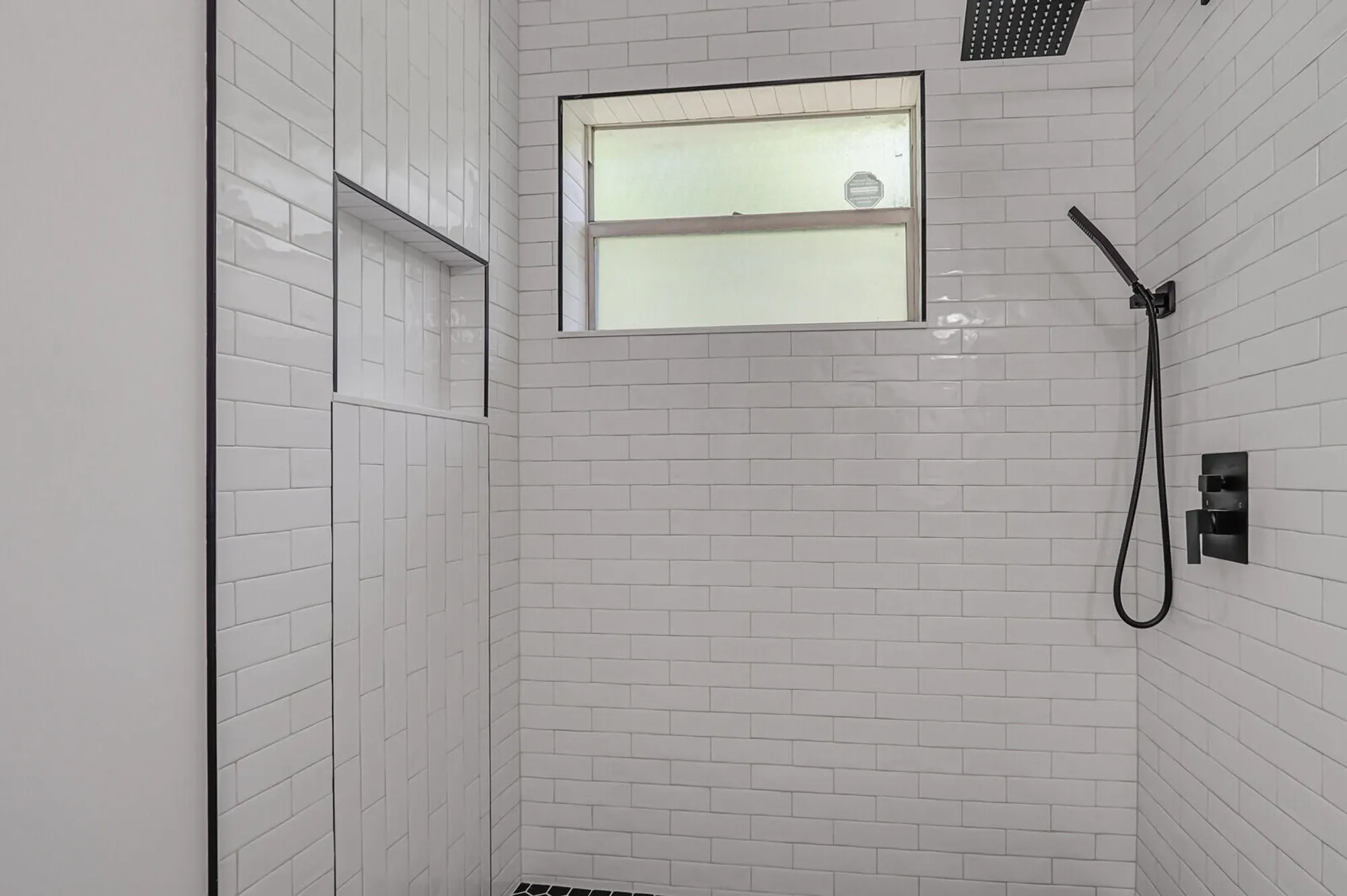 Property Slideshow image 21 of 37 | 2929 se ocean blvd e1, Stuart, FL, 34996