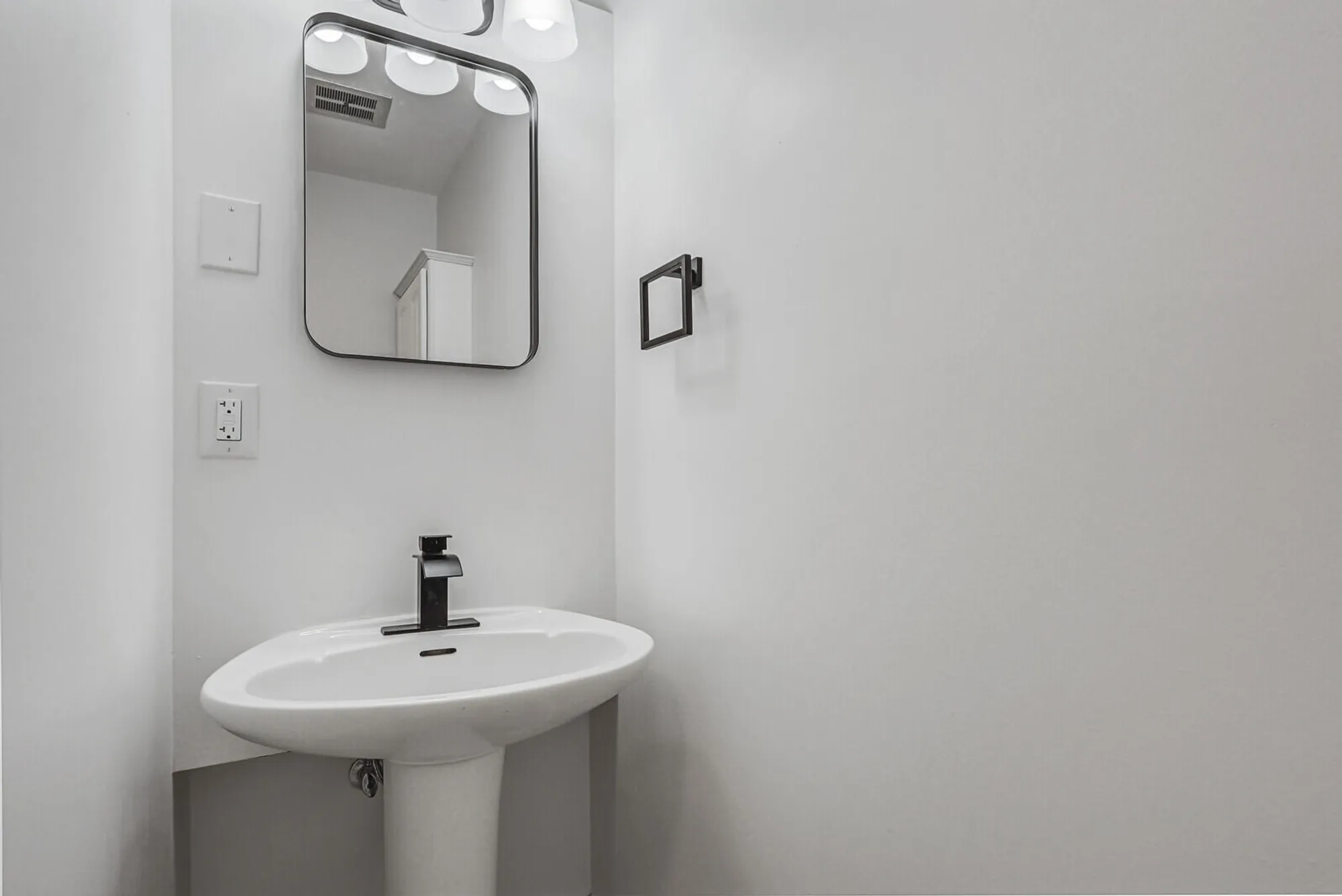 Property Slideshow image 23 of 37 | 2929 se ocean blvd e1, Stuart, FL, 34996