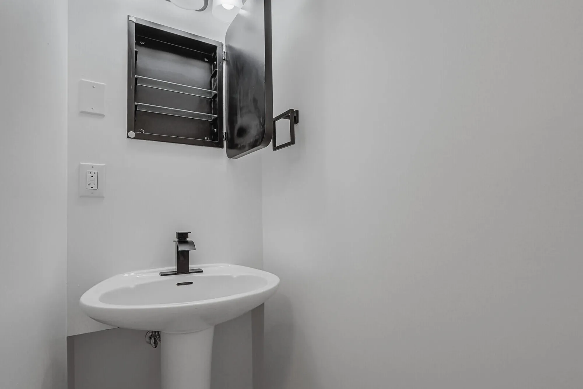 Property Slideshow image 24 of 37 | 2929 se ocean blvd e1, Stuart, FL, 34996