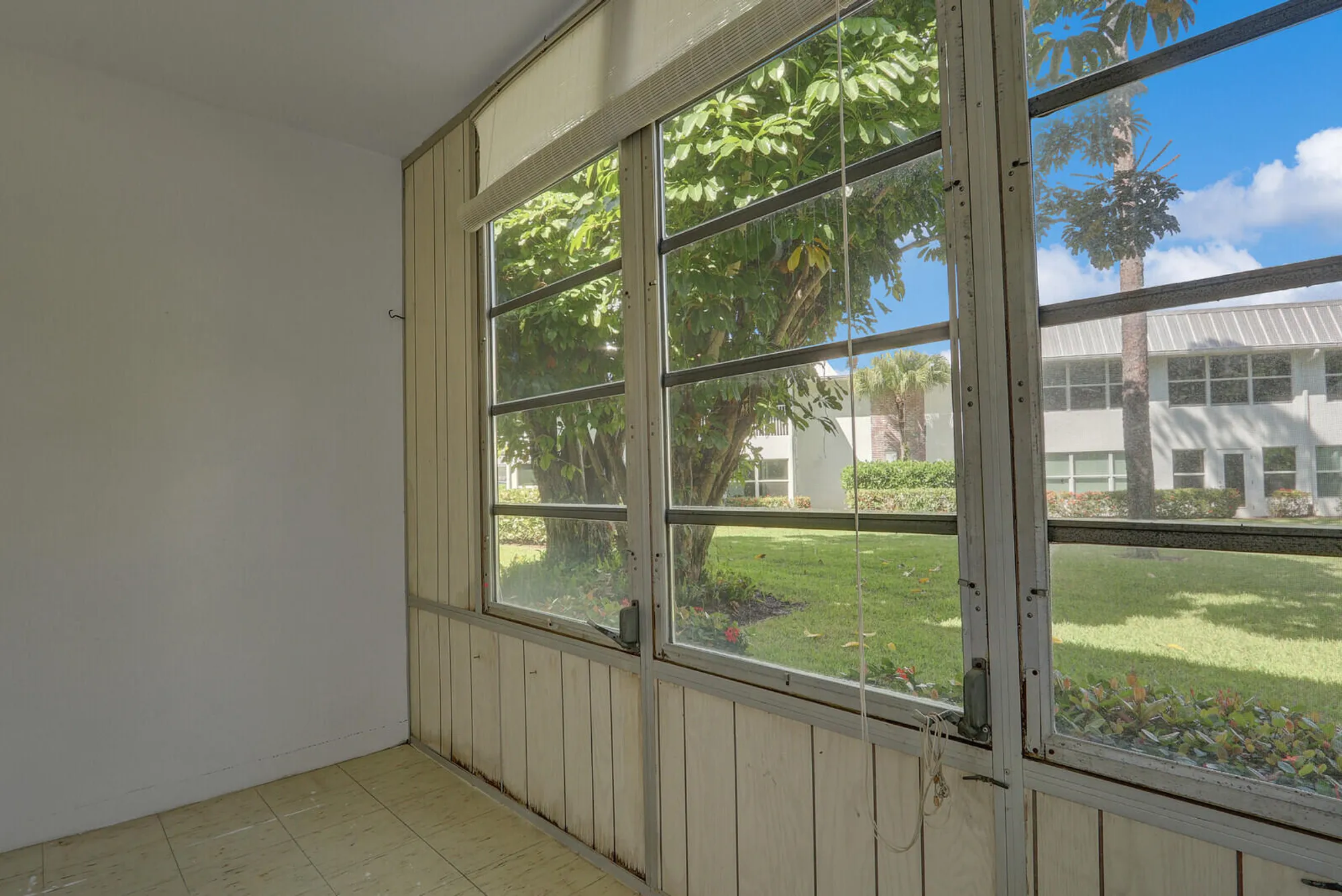 Property Slideshow image 30 of 37 | 2929 se ocean blvd e1, Stuart, FL, 34996
