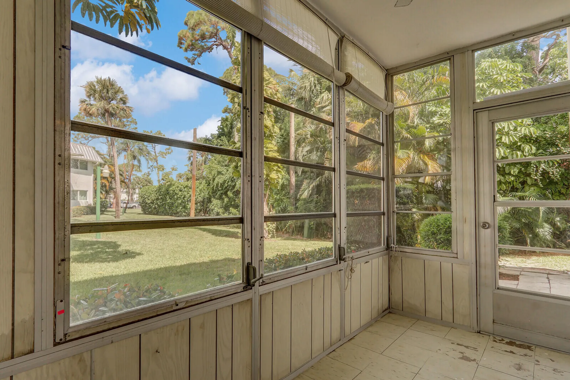 Property Slideshow image 26 of 37 | 2929 se ocean blvd e1, Stuart, FL, 34996