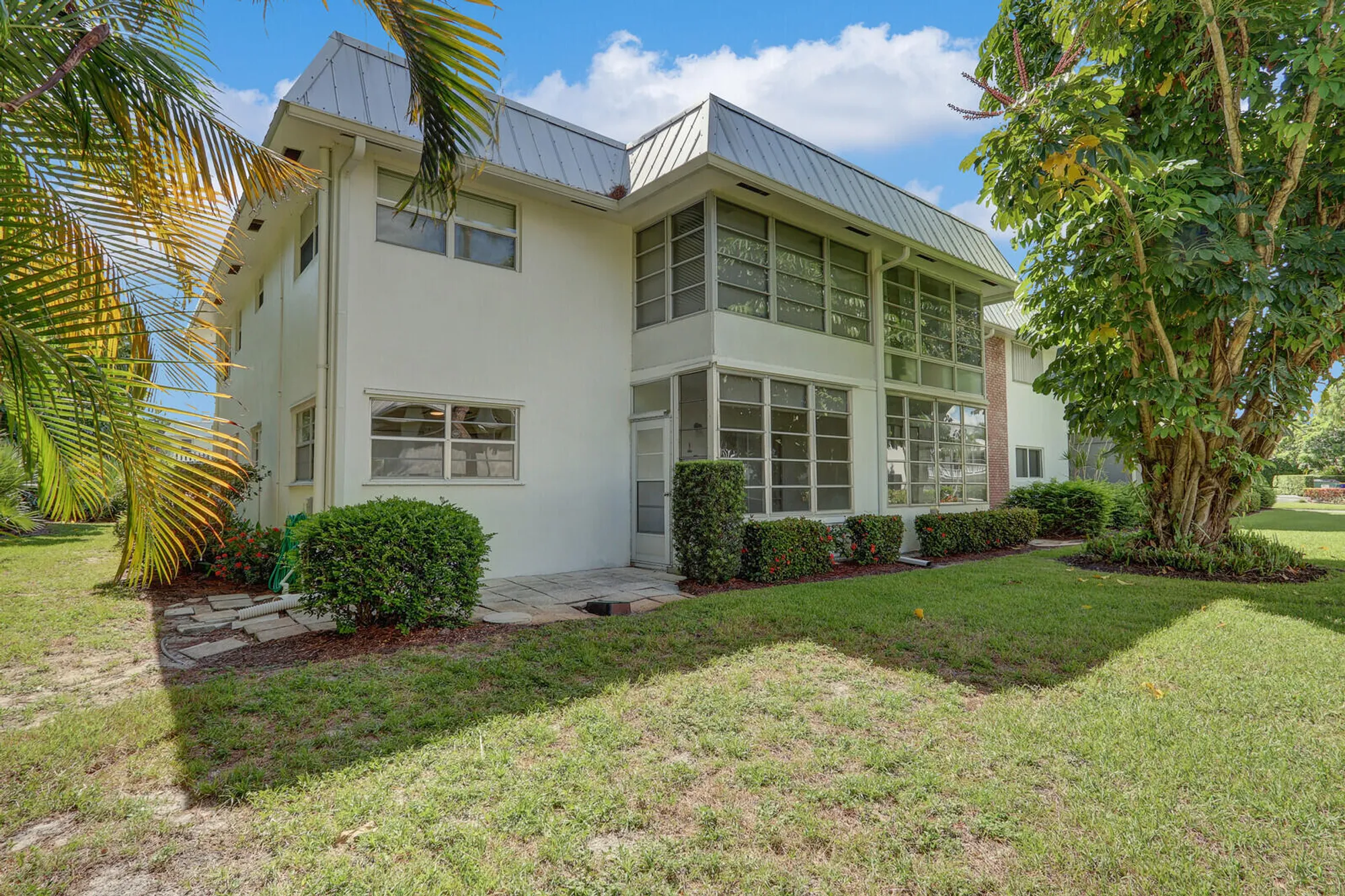 Property Slideshow image 32 of 37 | 2929 se ocean blvd e1, Stuart, FL, 34996