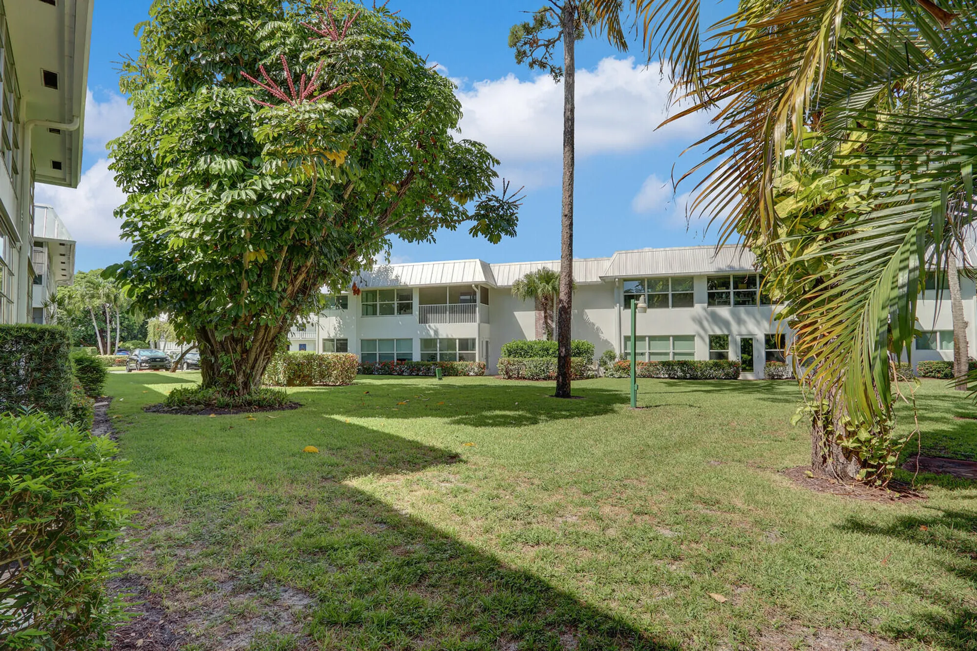 Property Slideshow image 33 of 37 | 2929 se ocean blvd e1, Stuart, FL, 34996