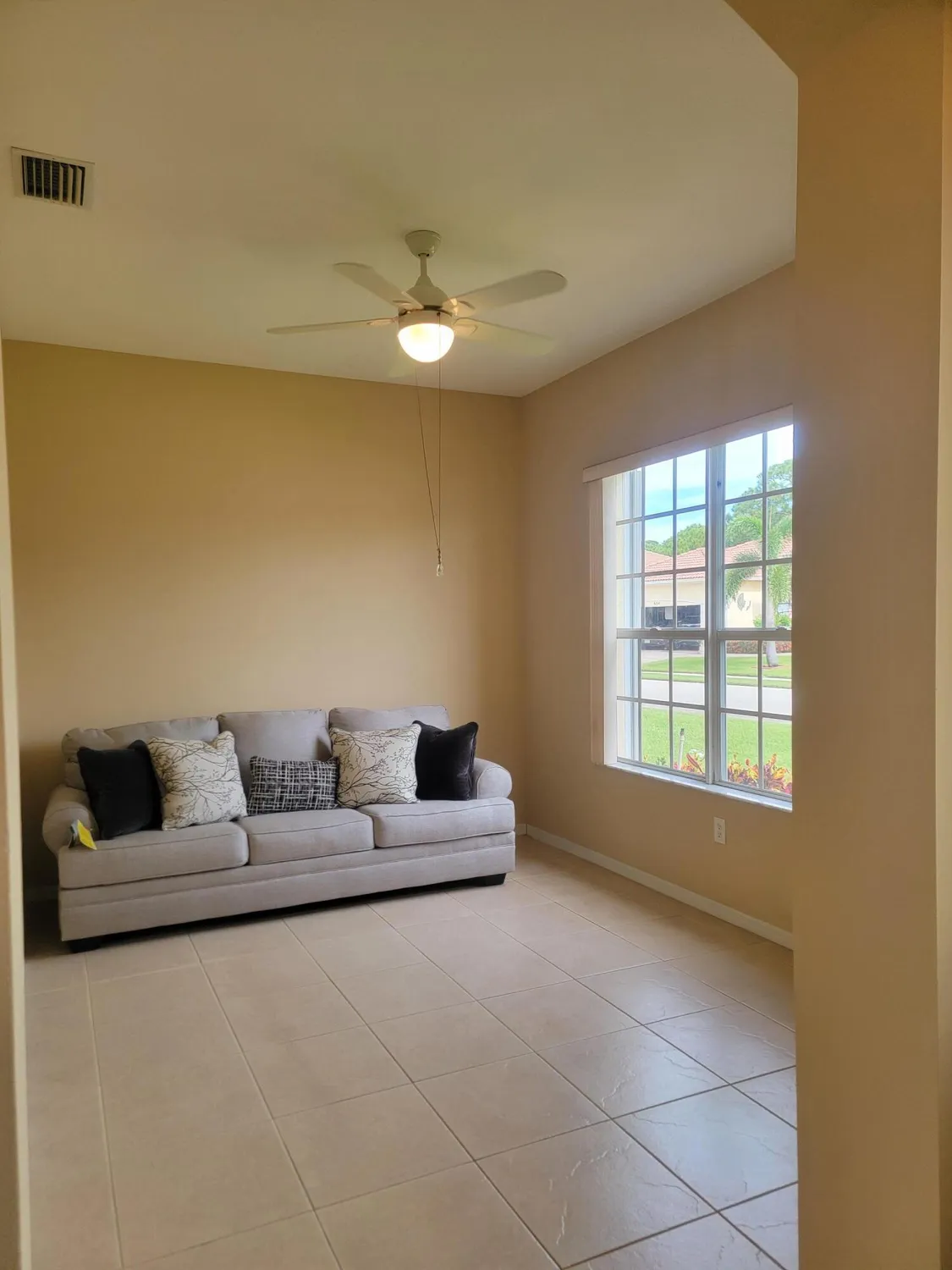 Property Slideshow image 8 of 28 | 633 sw long key ct, Port Saint Lucie, FL, 34986