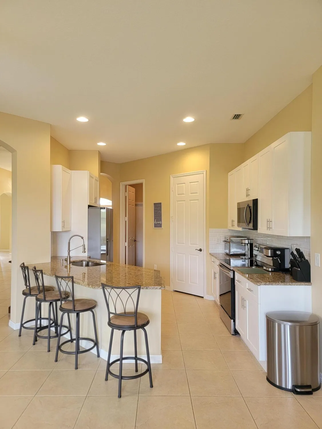 Property Slideshow image 10 of 28 | 633 sw long key ct, Port Saint Lucie, FL, 34986