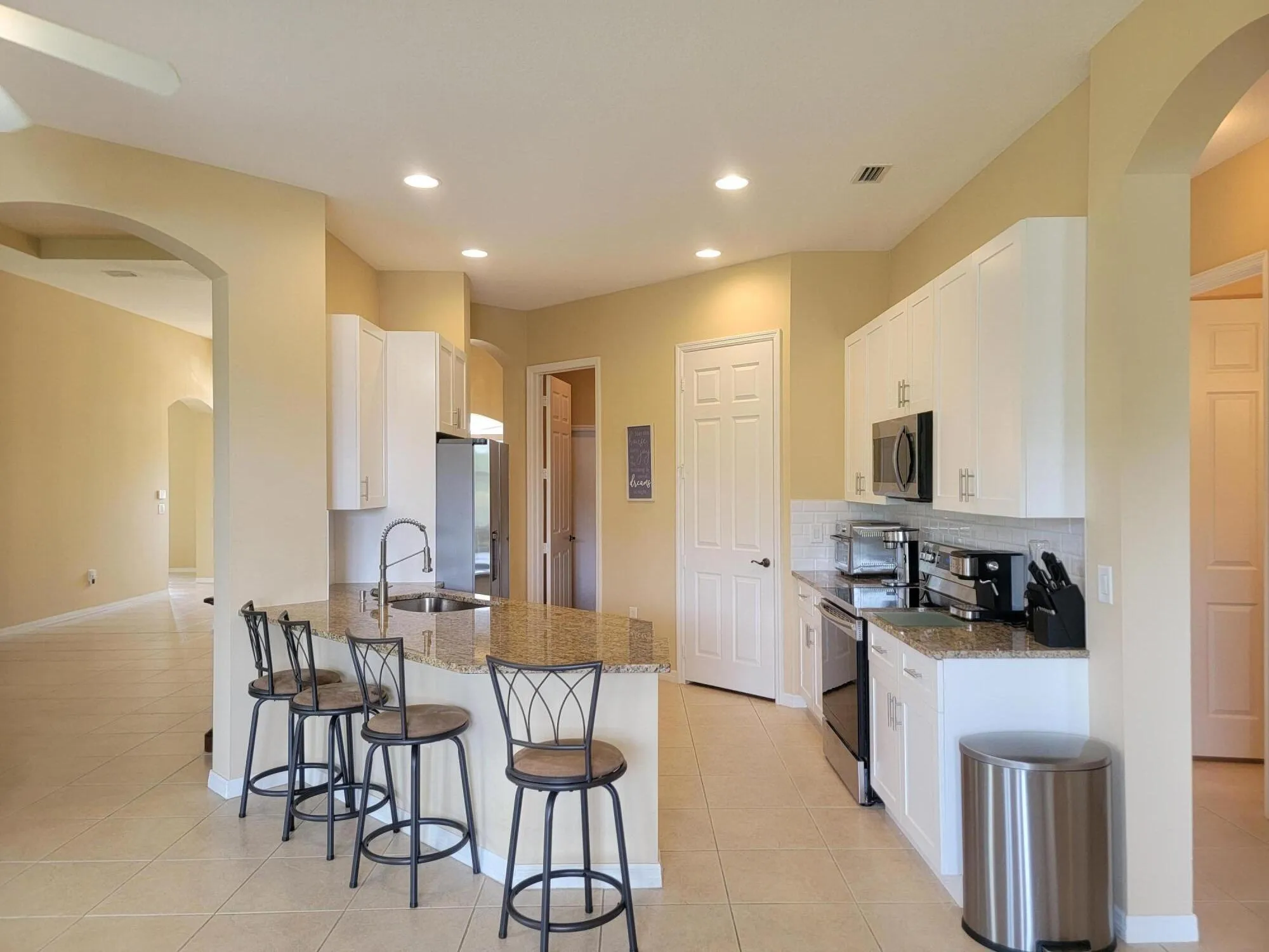 Property Slideshow image 11 of 28 | 633 sw long key ct, Port Saint Lucie, FL, 34986