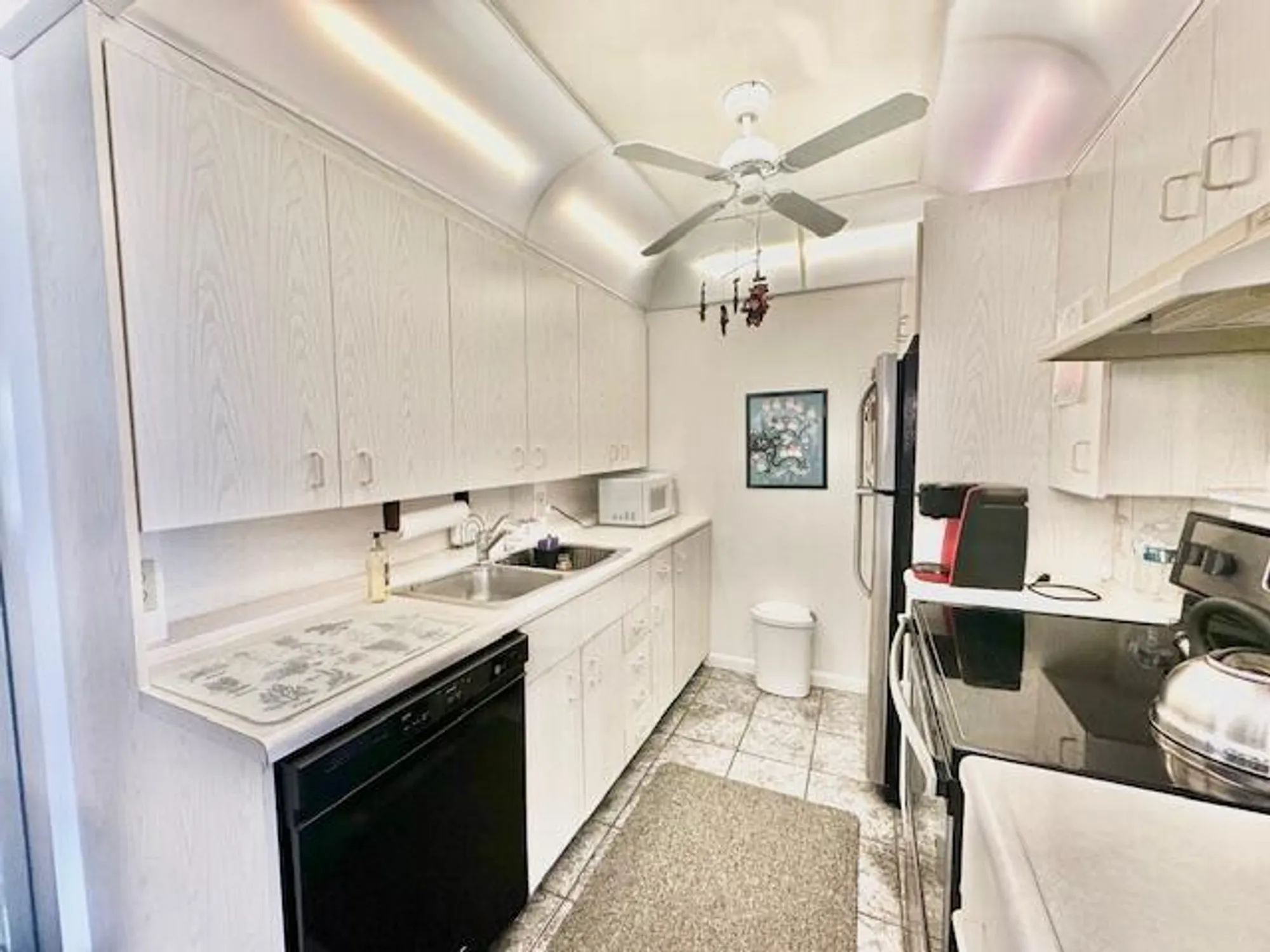 Property Slideshow image 4 of 27 | 4091 cornwall e unit e, Boca Raton, FL, 33434