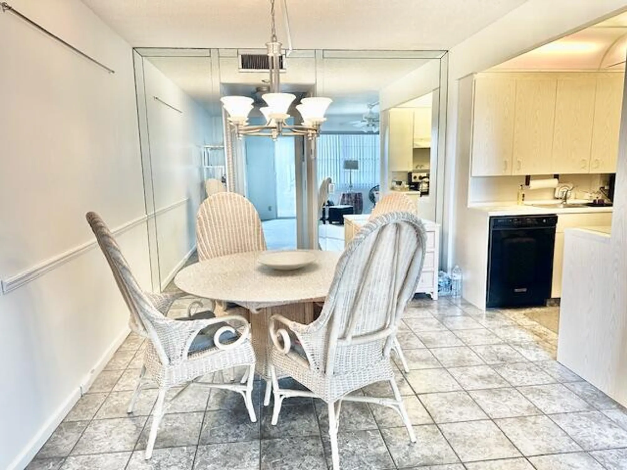 Property Slideshow image 6 of 27 | 4091 cornwall e unit e, Boca Raton, FL, 33434