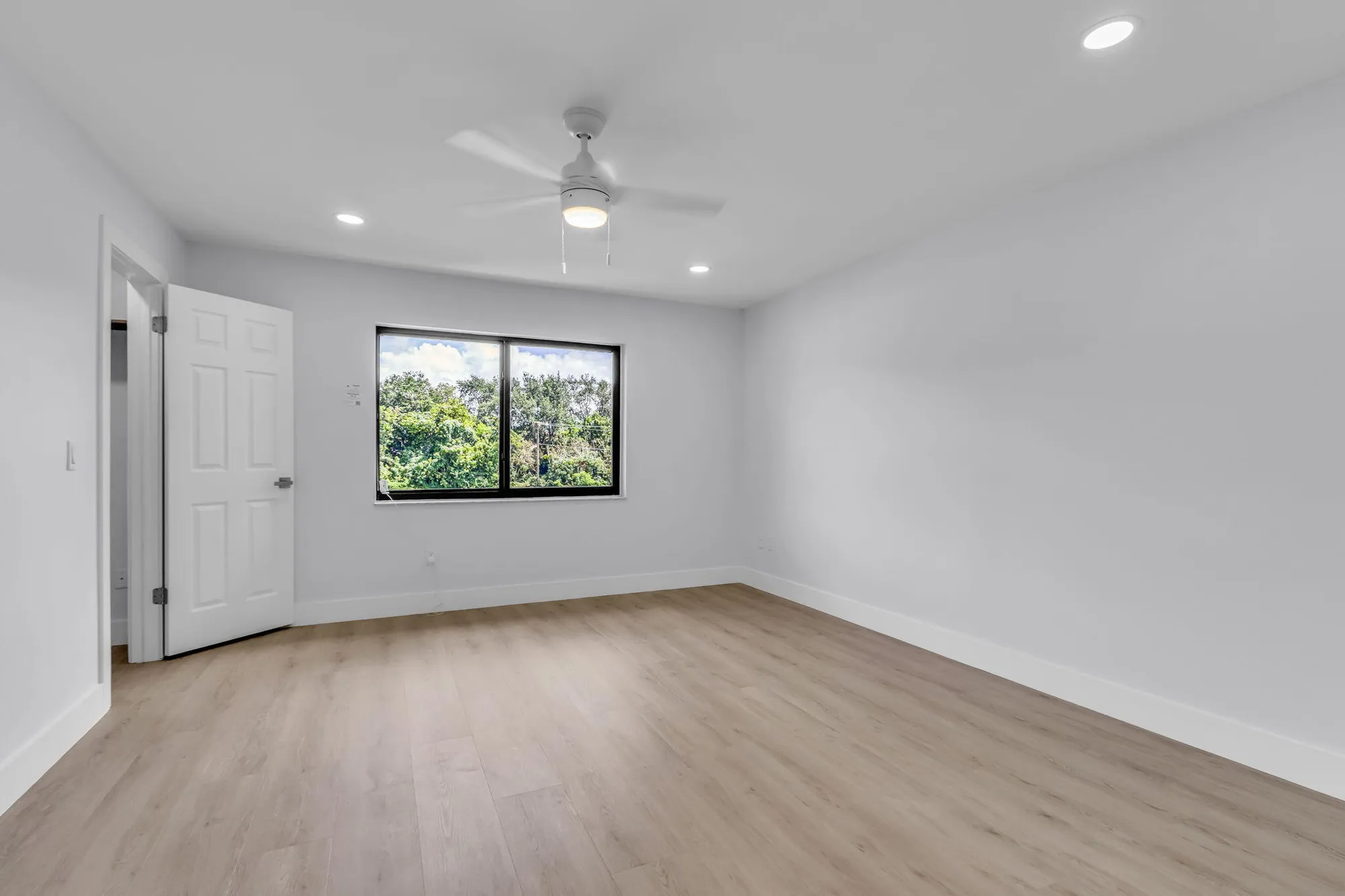 Property Slideshow image 10 of 42 | 8535 casa del lago f, Boca Raton, FL, 33433