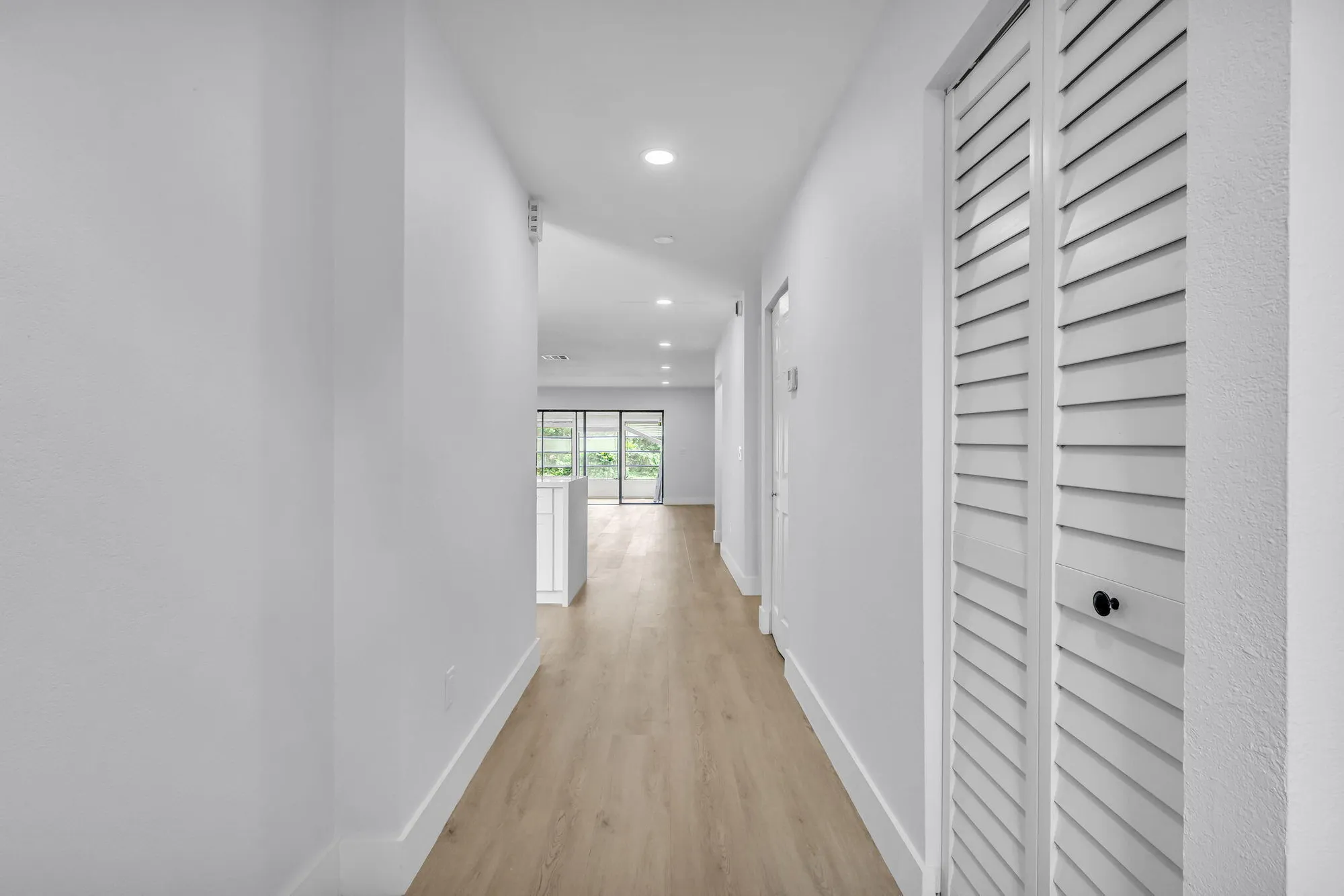 Property Slideshow image 4 of 42 | 8535 casa del lago f, Boca Raton, FL, 33433