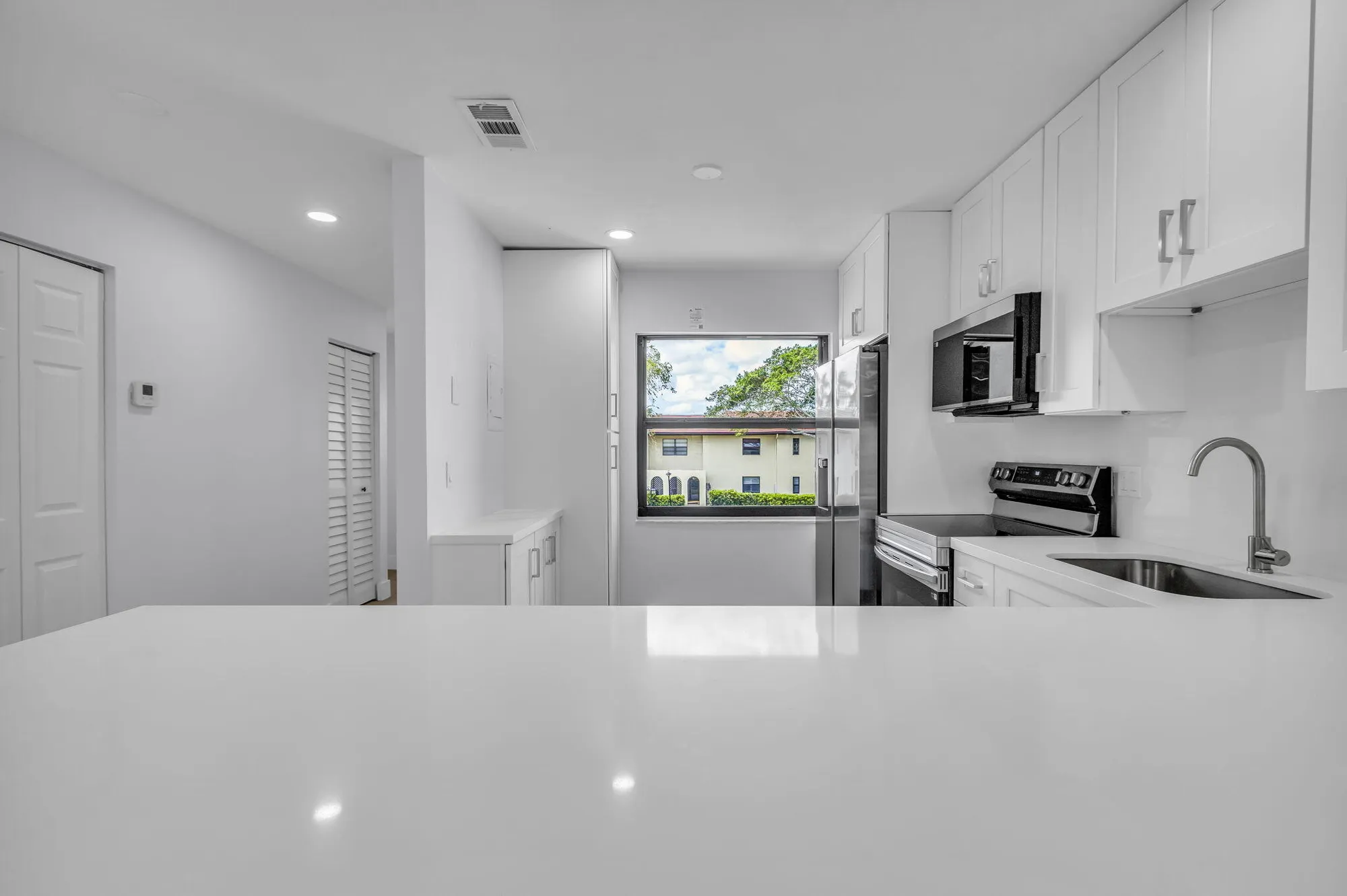 Property Slideshow image 8 of 42 | 8535 casa del lago f, Boca Raton, FL, 33433