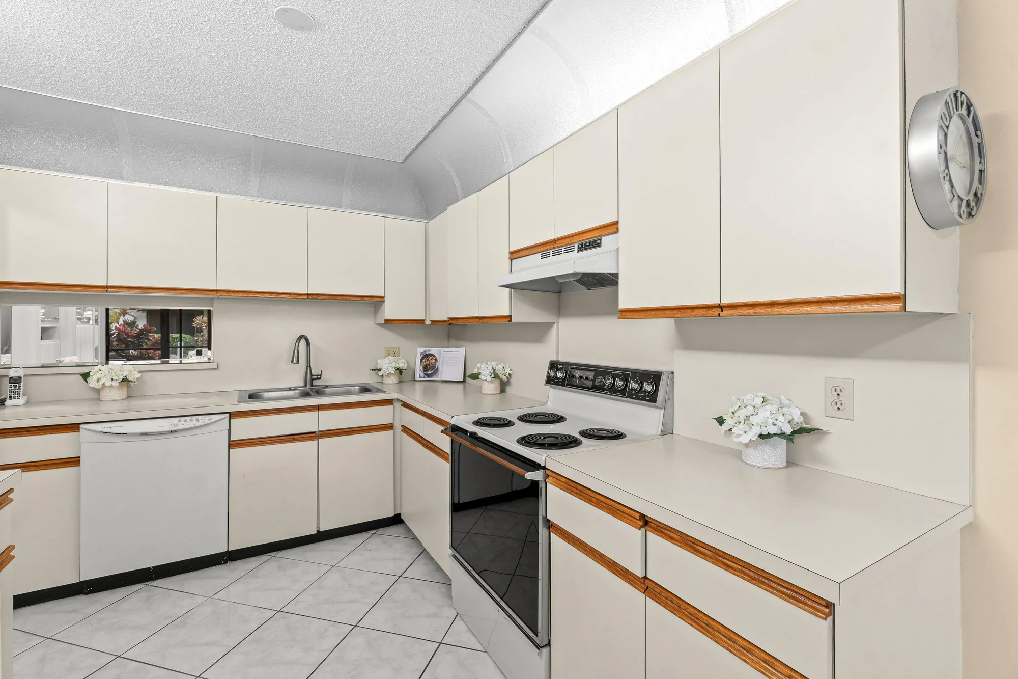 Property Slideshow image 8 of 67 | 10059 laurelwood pl, Boynton Beach, FL, 33437