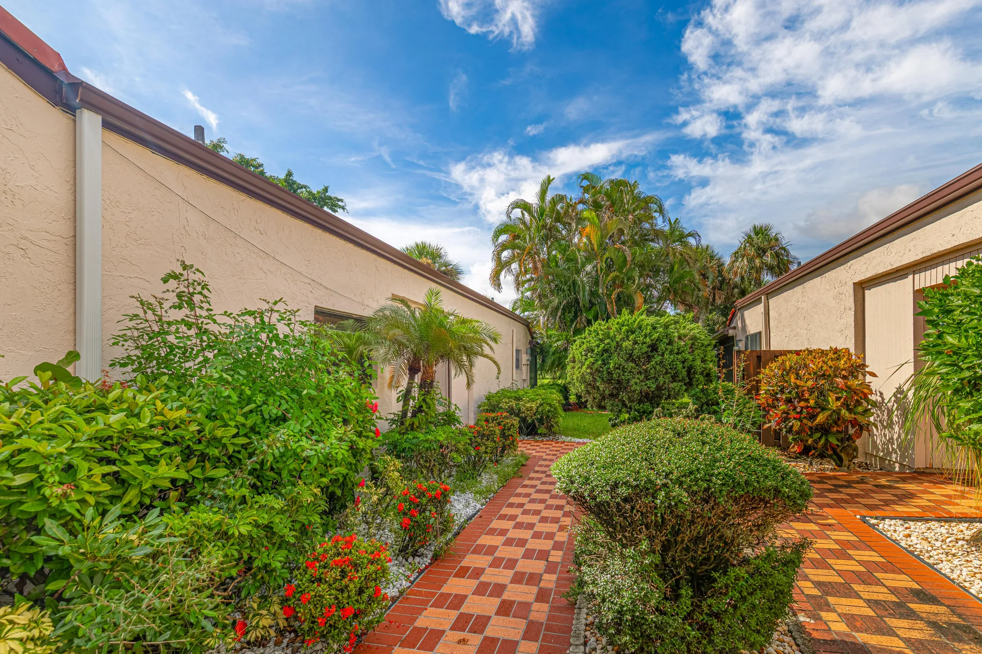 Property Slideshow image 10 of 51 | 8008 eastlake dr # 12-a, Boca Raton, FL, 33433