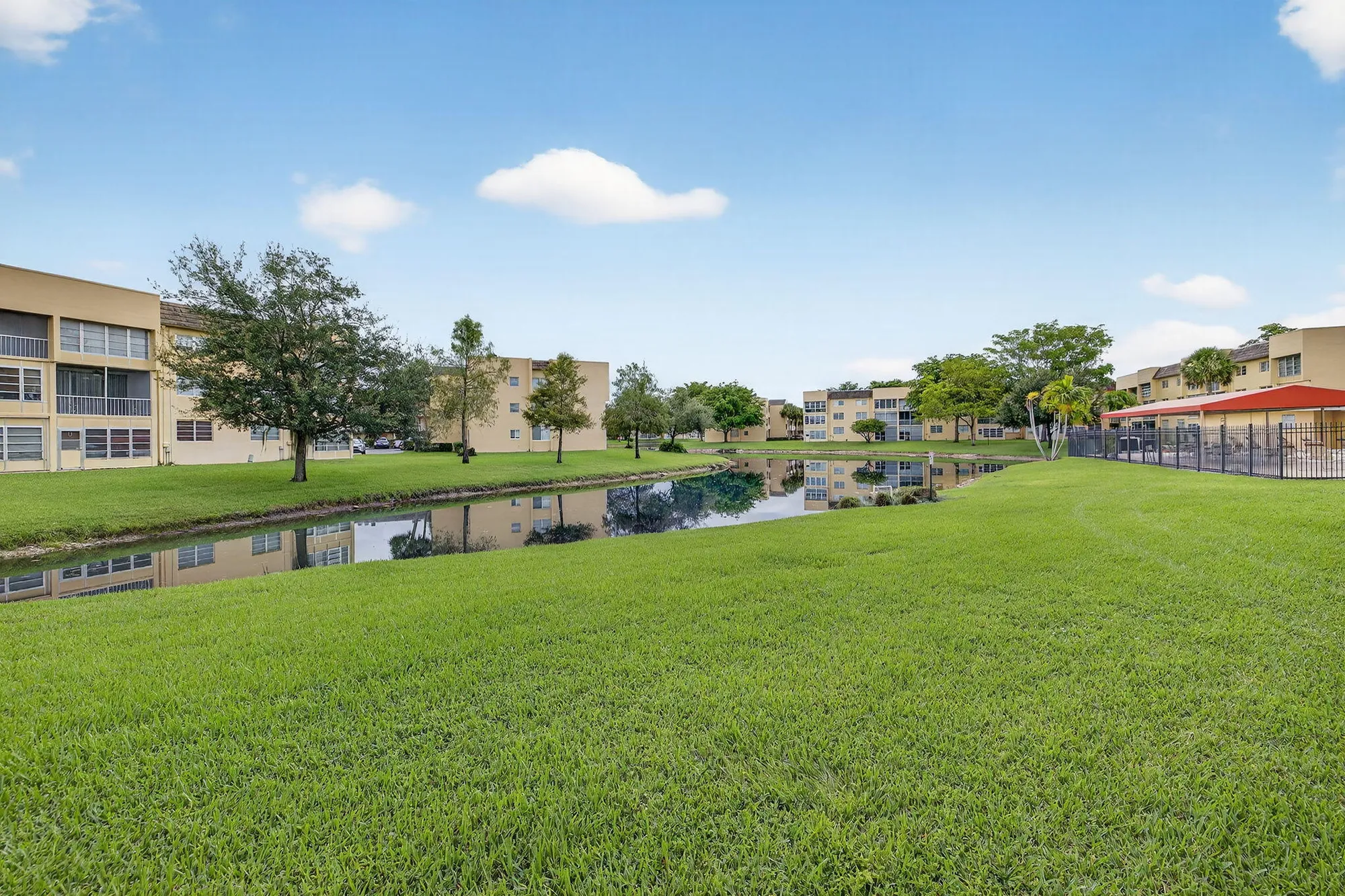 Property Slideshow image 18 of 25 | 6020 nw 64th ave 211, Tamarac, FL, 33319