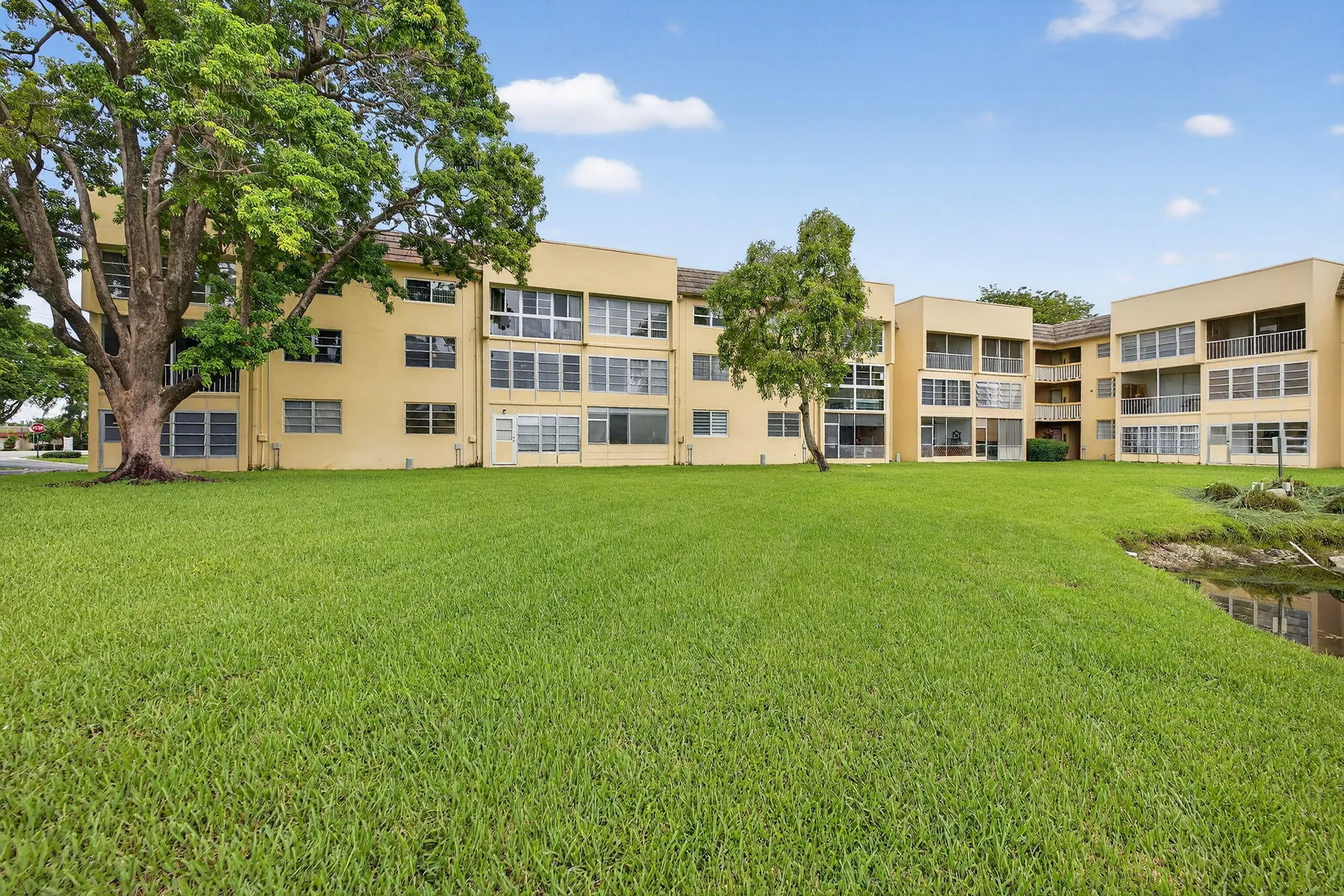 Property Slideshow image 19 of 25 | 6020 nw 64th ave 211, Tamarac, FL, 33319