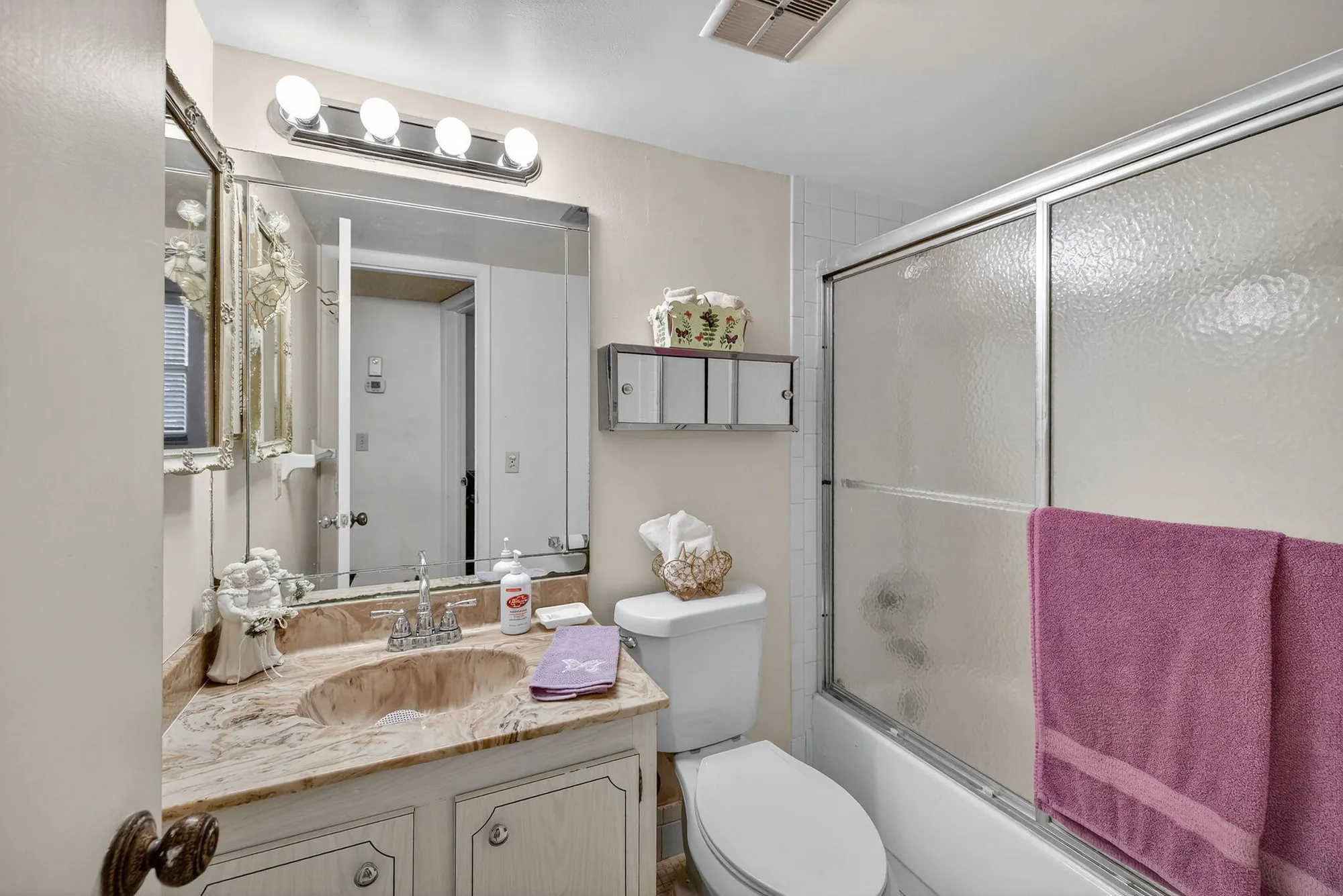 Property Slideshow image 10 of 25 | 6020 nw 64th ave 211, Tamarac, FL, 33319