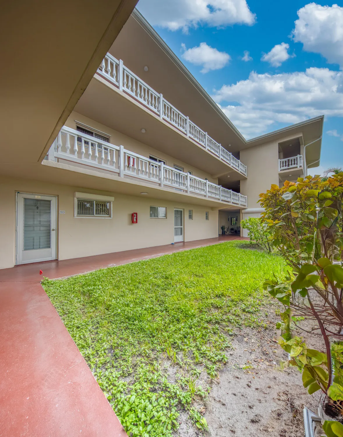 Property Slideshow image 9 of 30 | 2811 garden dr s apt 104, Lake Worth Beach, FL, 33461