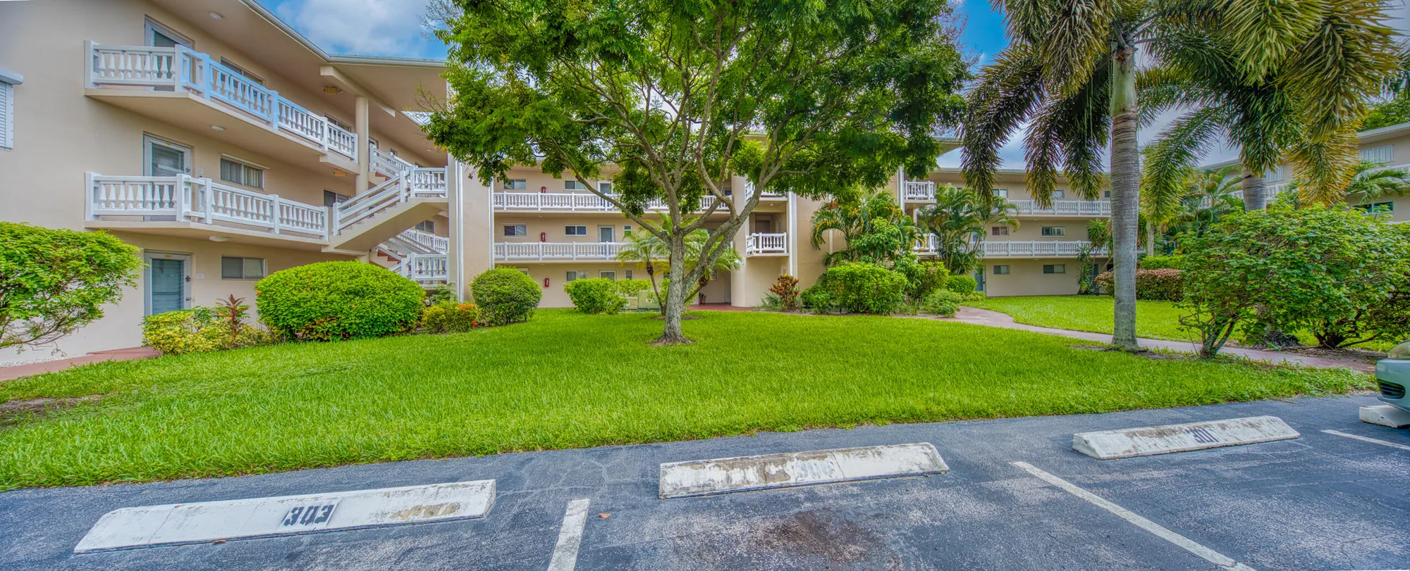 Property Slideshow image 10 of 30 | 2811 garden dr s apt 104, Lake Worth Beach, FL, 33461