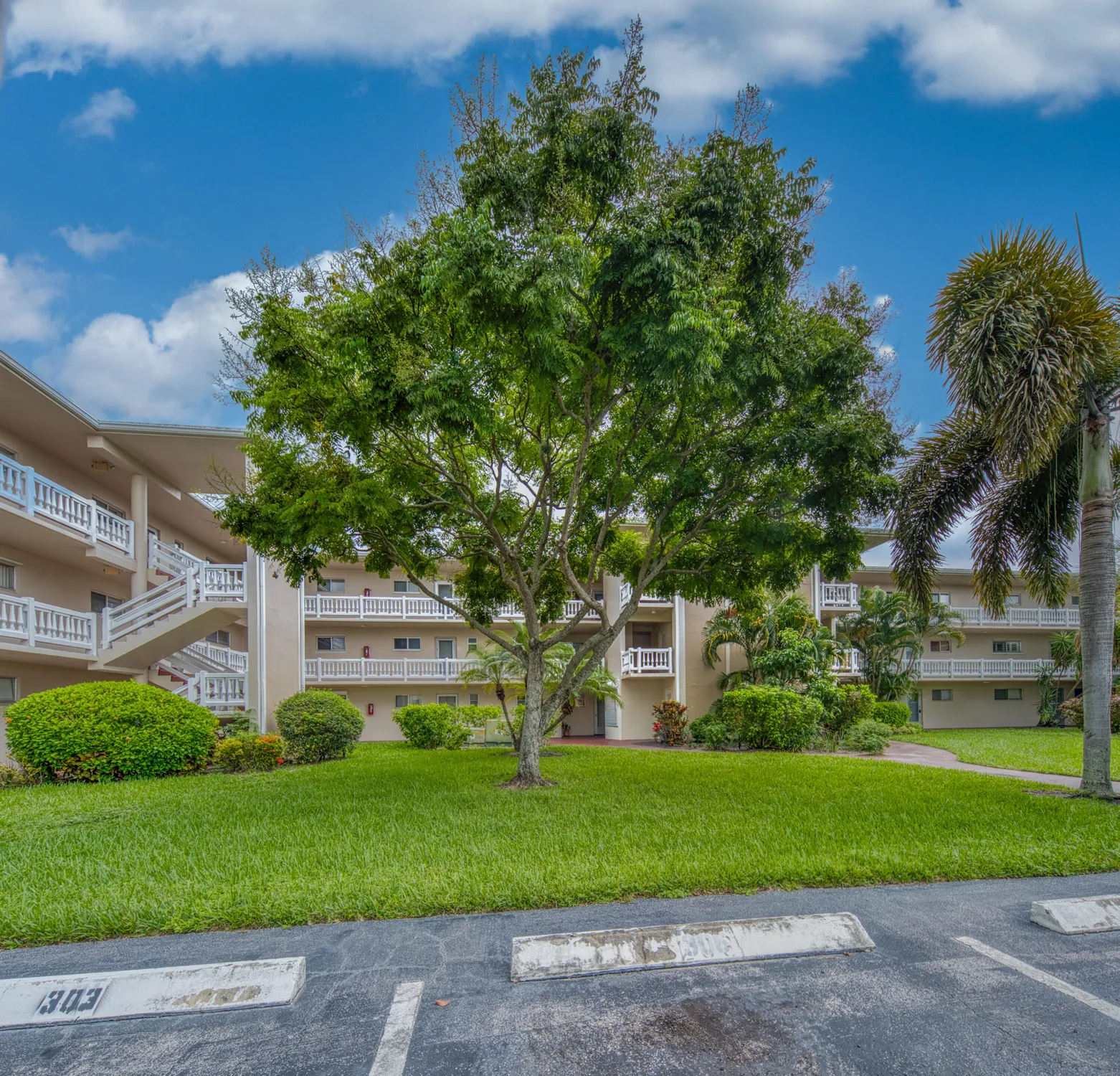 Property Slideshow image 2 of 30 | 2811 garden dr s apt 104, Lake Worth Beach, FL, 33461