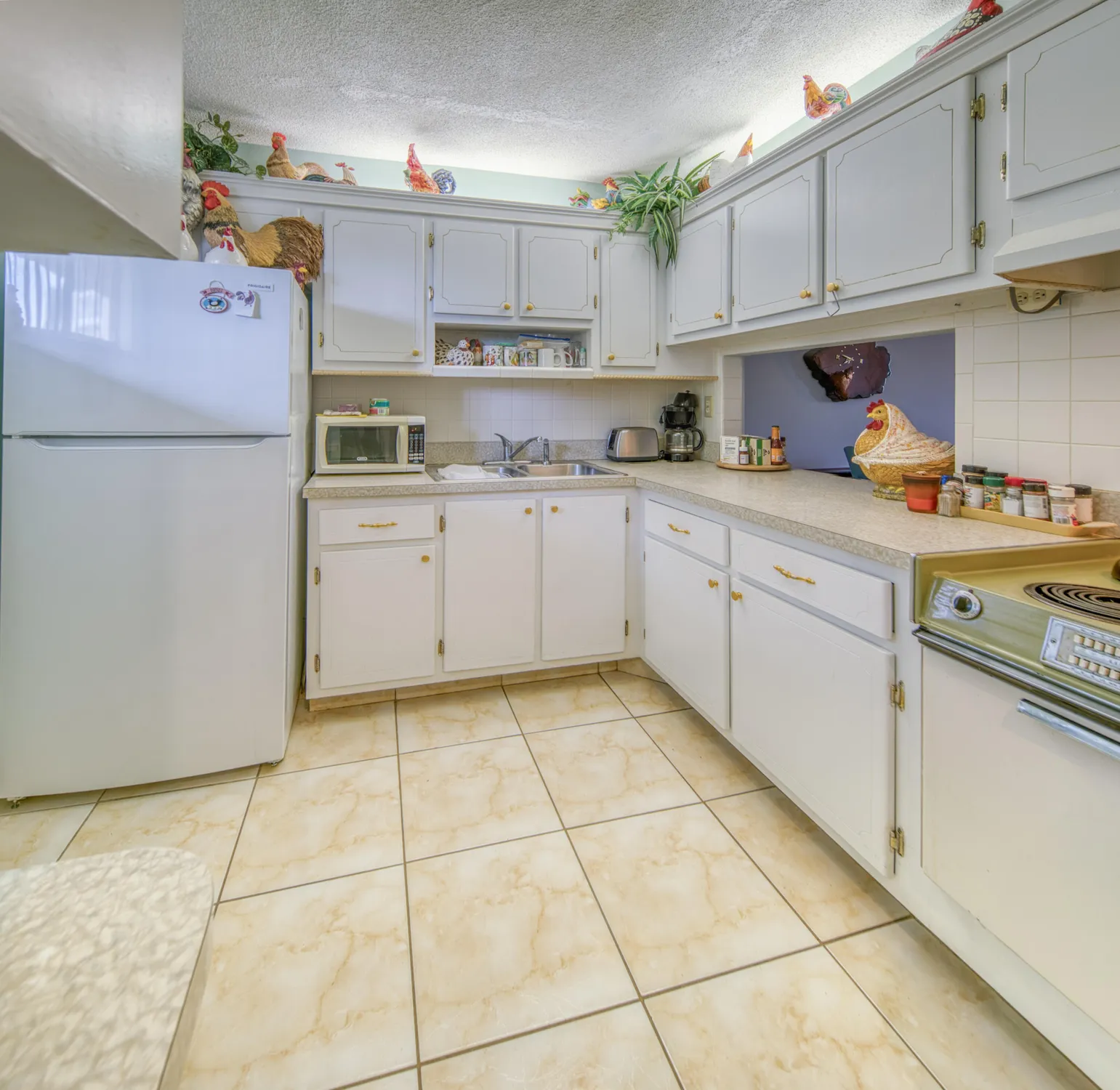 Property Slideshow image 4 of 30 | 2811 garden dr s apt 104, Lake Worth Beach, FL, 33461